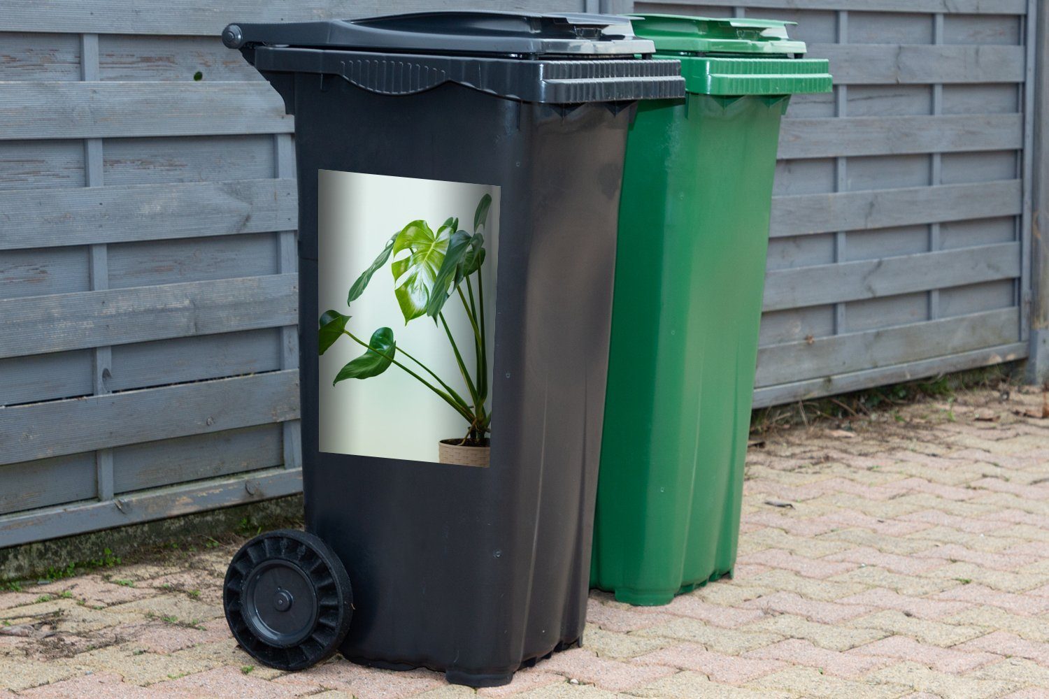 MuchoWow Wandsticker Monstera Sticker, Mülltonne, Abfalbehälter mit St), Topf Container, in Hintergrund hellem Mülleimer-aufkleber, einem (1