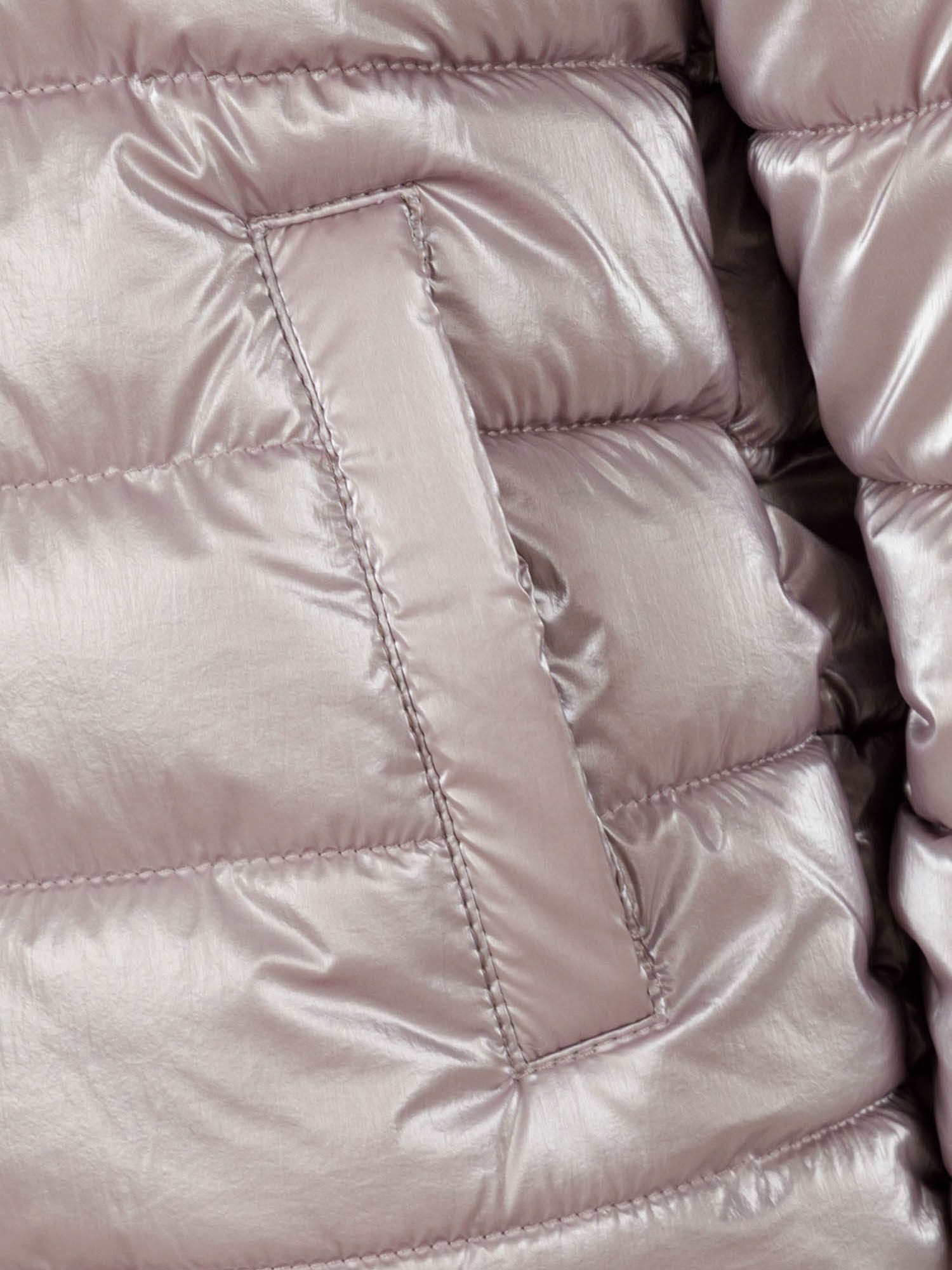 MINOTI Winterjacke Gefütterte Steppjacke mit Kapuze und Aufnäher am Ärmel (9m-8y) trendiger Aufnäher am Ärmel