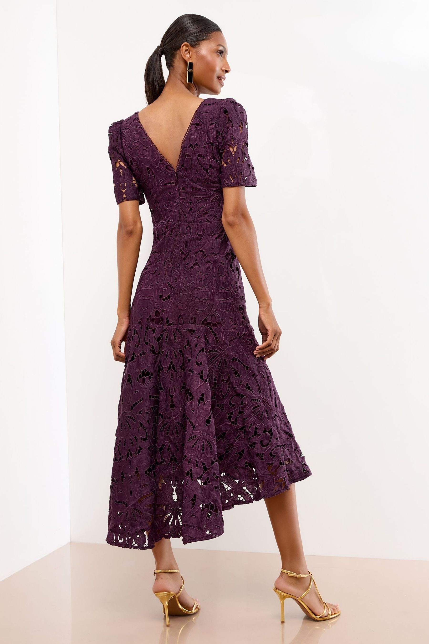 LIPSY Midikleid Lipsy Midikleid mit kurzen Ärmeln, Kurzgröße (1-tlg) günstig online kaufen