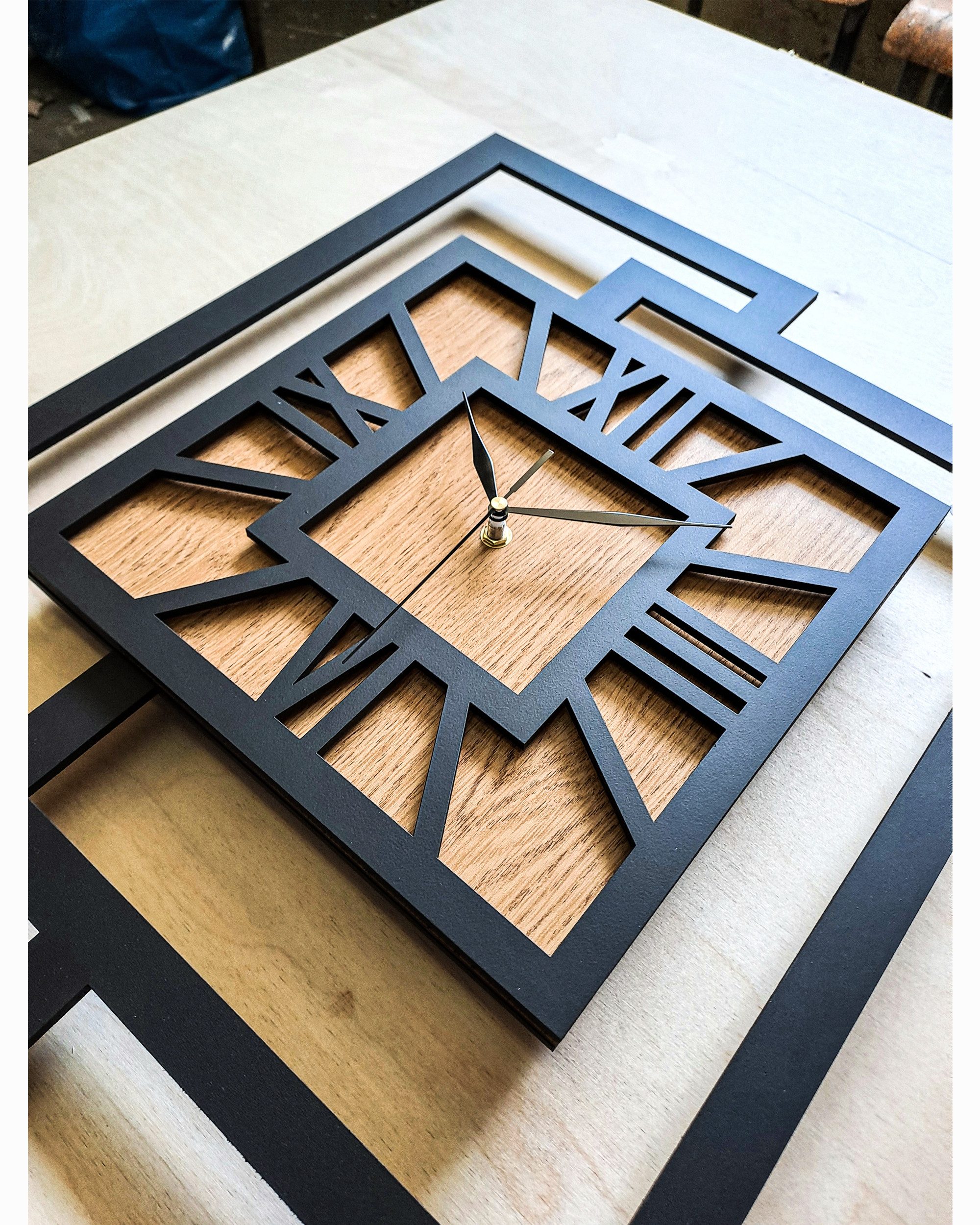 ORNAMENTI Wanduhr Grosse, moderne, geometrisch, Holz, hingucker, Loft, Rechteck (römisch, römische Ziffern, ohne Ticken, Wanddeko)