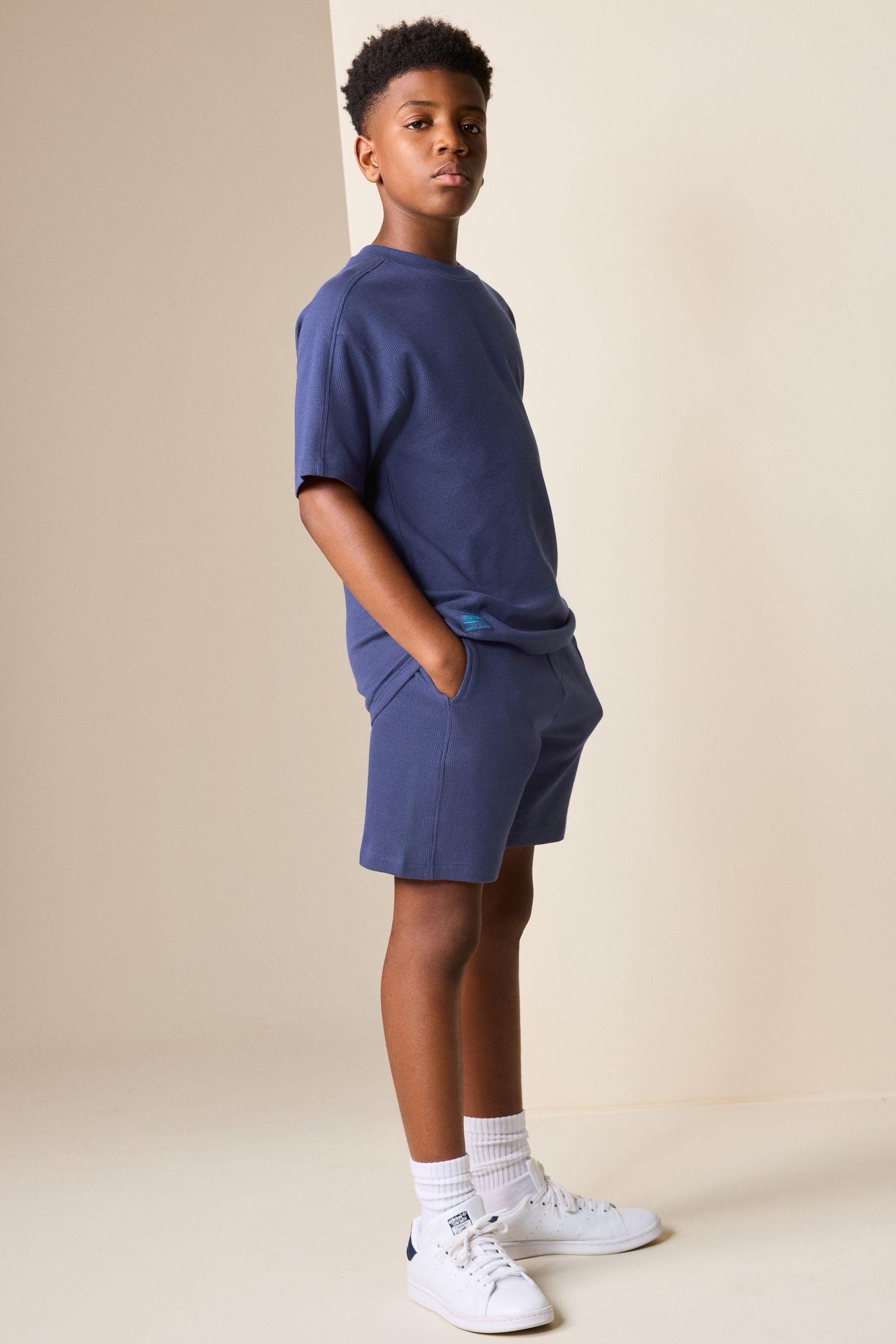 Next T-Shirt & Shorts Strukturiertes T-Shirt und Shorts, Set (2-tlg)