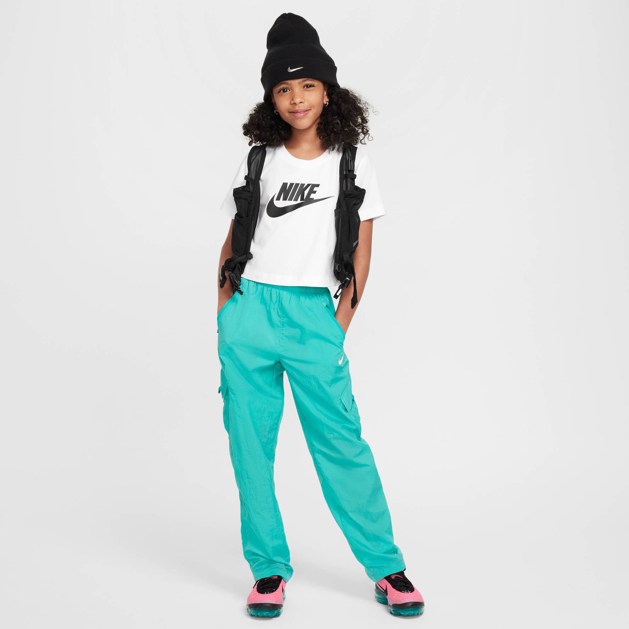 Nike Sportswear Laufshirt Nike Sportswear Big Kids' (Girls) Cropped T-Shirt für Jugendliche, für sportliche Aktivitäten, aus weicher Baumwolle