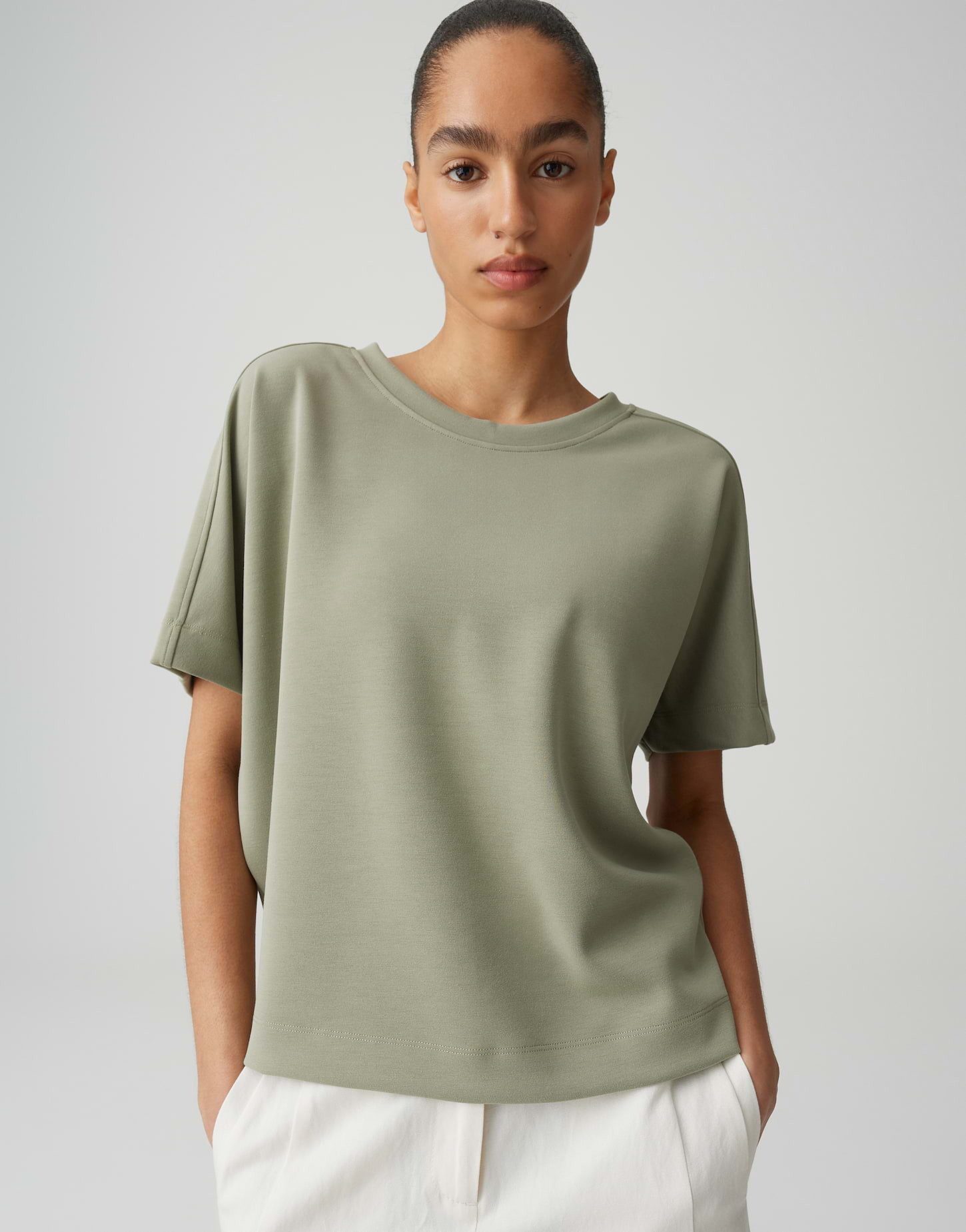 OPUS Sweatshirt Gosa aus Sweatware mit Fledermausärmeln separate Schulterpasse, samtige Oberfläche, weicher Griff, Casual