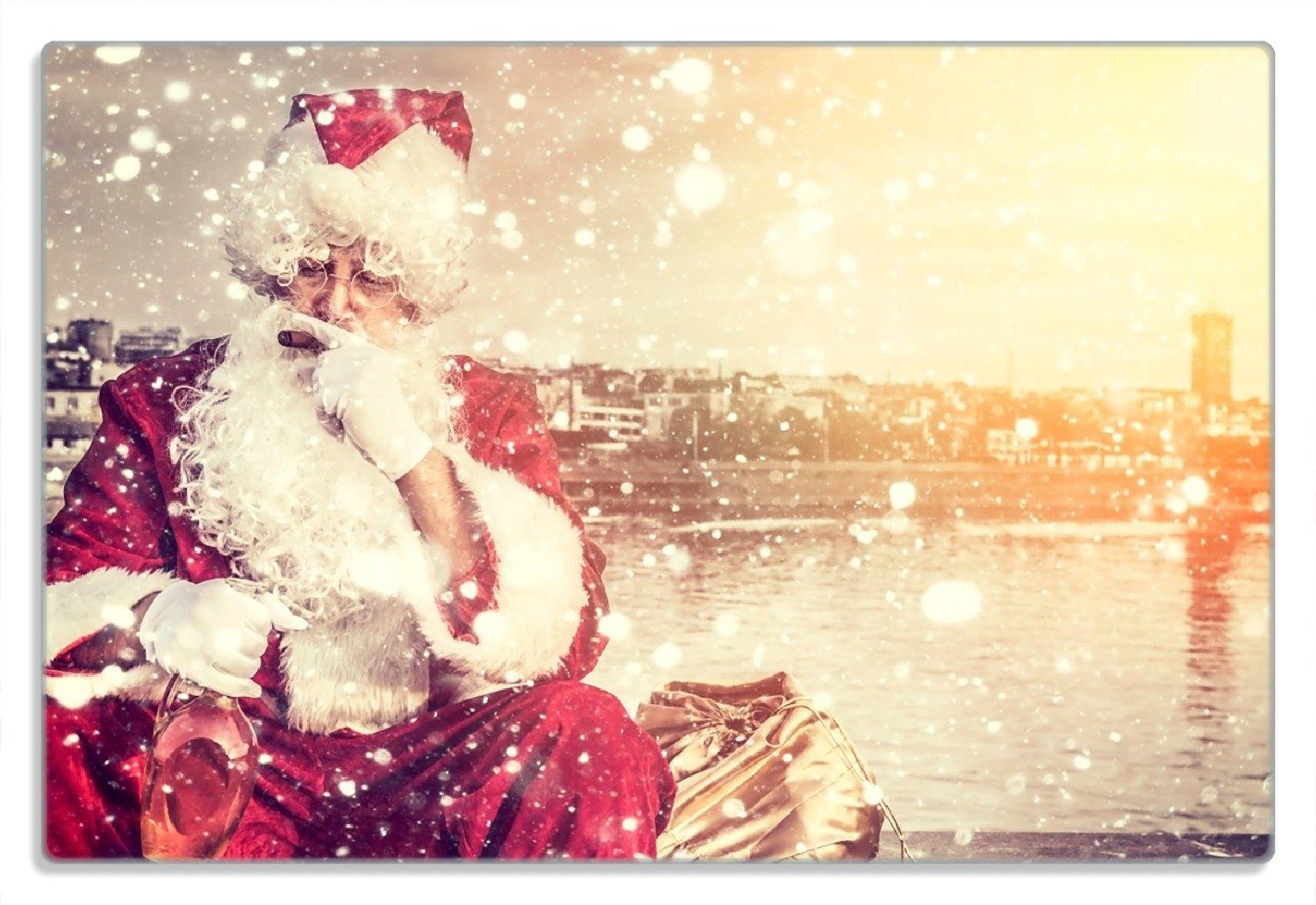 Weihnachtsmann - Schnaps 4mm, (inkl. 20x30cm und mit Zigarre, Wallario rutschfester 1-St), Christmas-Party Frühstücksbrett Gummifüße