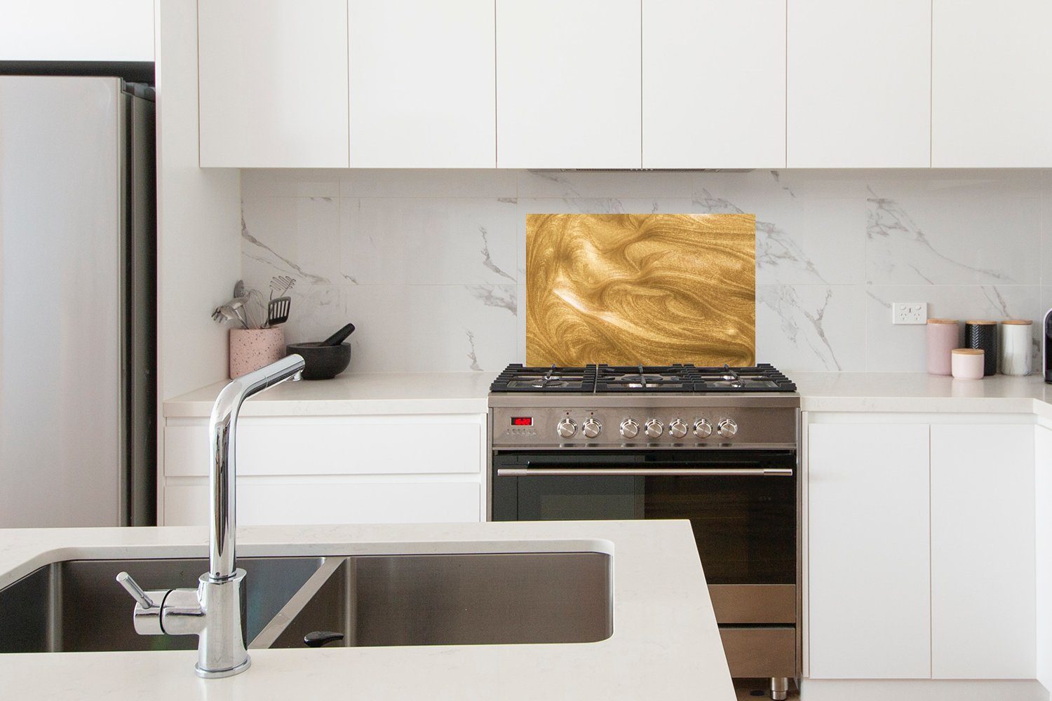 MuchoWow Küchenrückwand Ein goldener Hintergrund Temperaturbeständig Herdblende (1-tlg), küchen mit Wandschutz, Glitzern, aus 60x40 cm