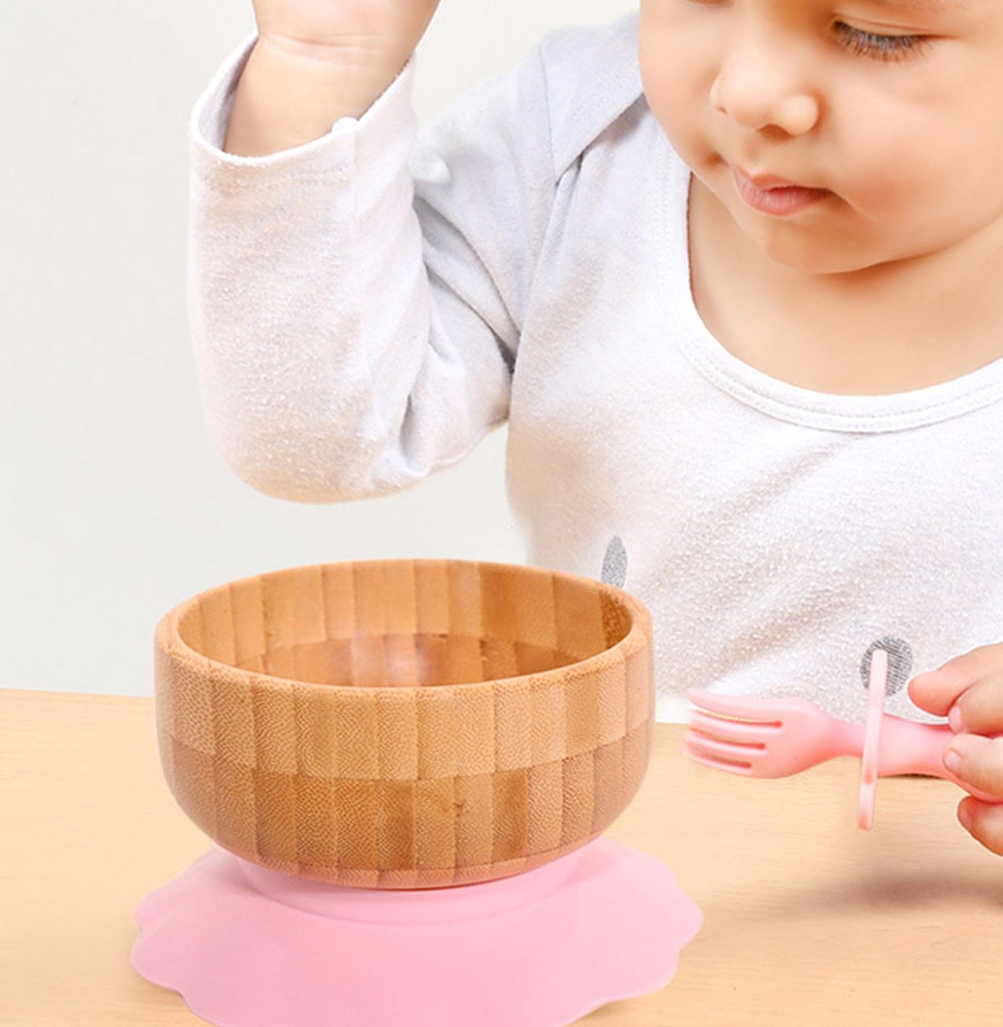 Intirilife Babyschale, (Baby Bambusschalen-Set Bambusschüssel mit Saugnapf und Löffel in Rosa, 3-tlg), Zum Essen und Füttern von Babys und Kleinkindern