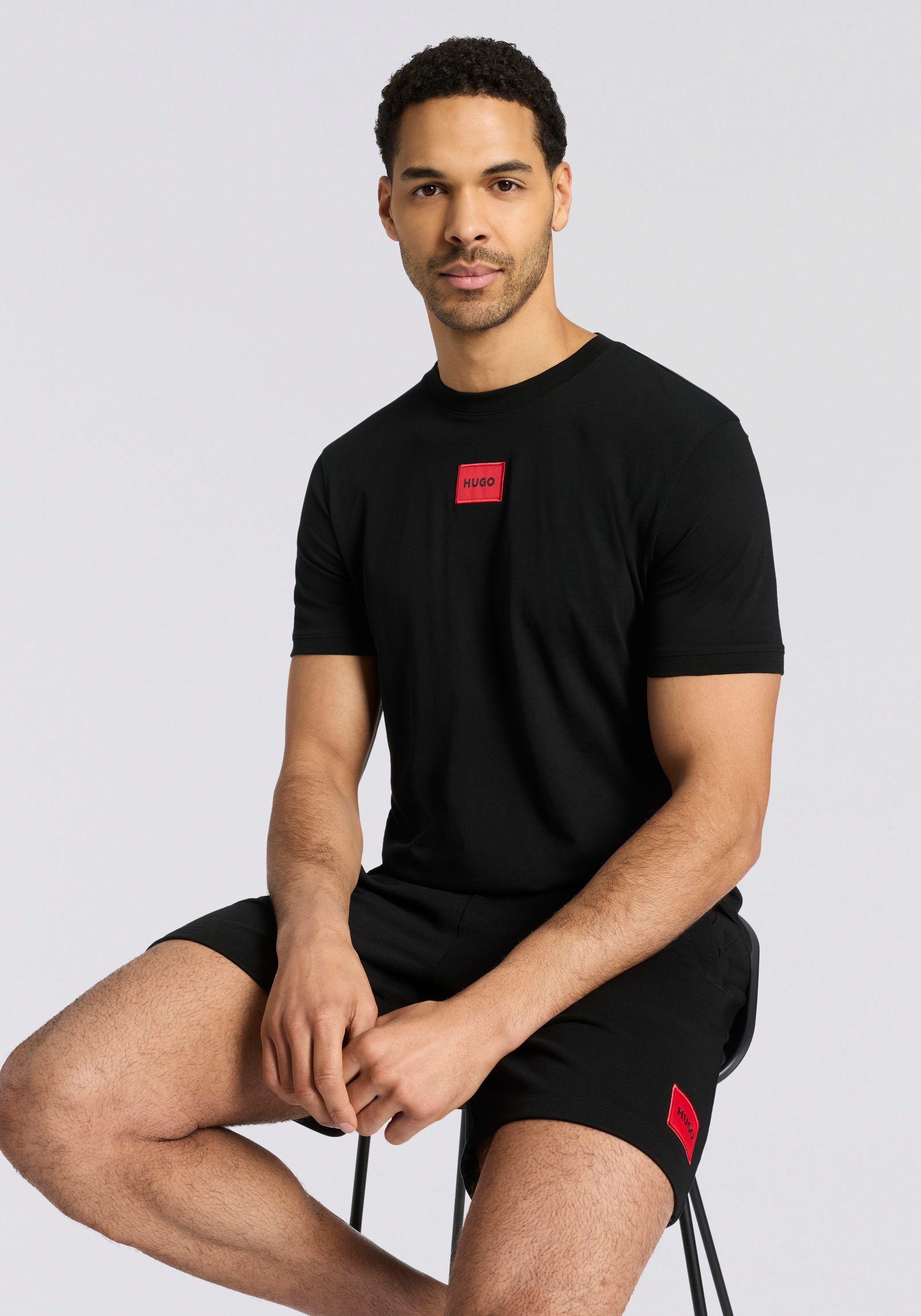 HUGO T-Shirt Diragolino Rundhalsausschnitt, Regular Fit, Logo-Label günstig online kaufen