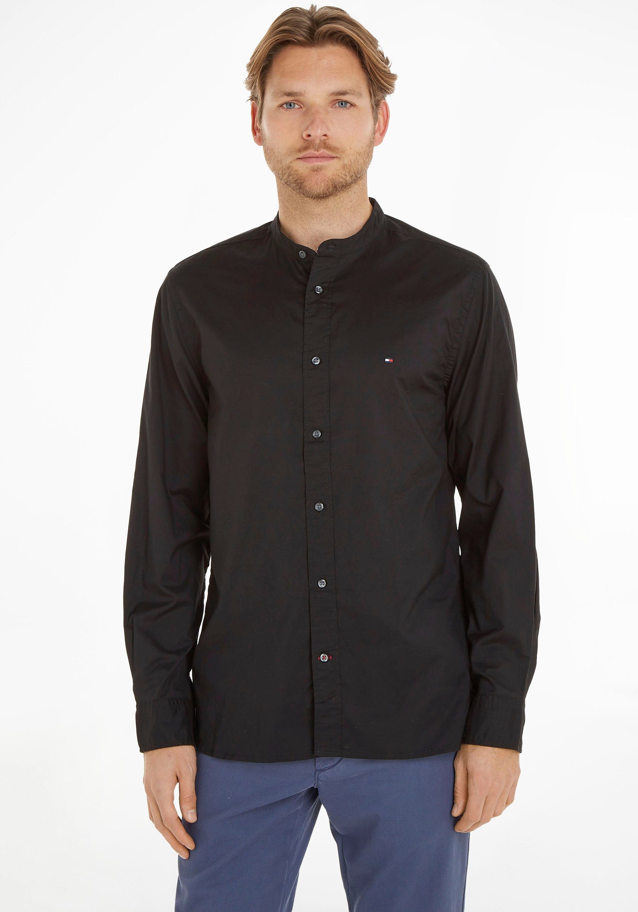 Tommy Hilfiger Langarmhemd NATURAL SHIRT Markenstreifen RF MAO Ärmelschlitz Hilfiger mit SOLID Tommy Black am innen SOFT