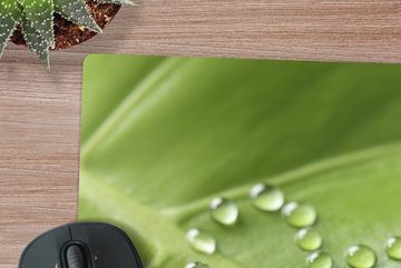 MuchoWow Gaming Mauspad Foto eines botanischen Blattes mit Wassertropfen in Form eines Herzens (1-St), Mousepad mit Rutschfester Unterseite, Gaming, 40x40 cm, XXL, Großes