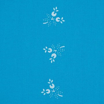 SCHÖNER LEBEN. Stoff Baumwollstoff Trachten stilisierte Blumen Linien Punkte azurblau weiß
