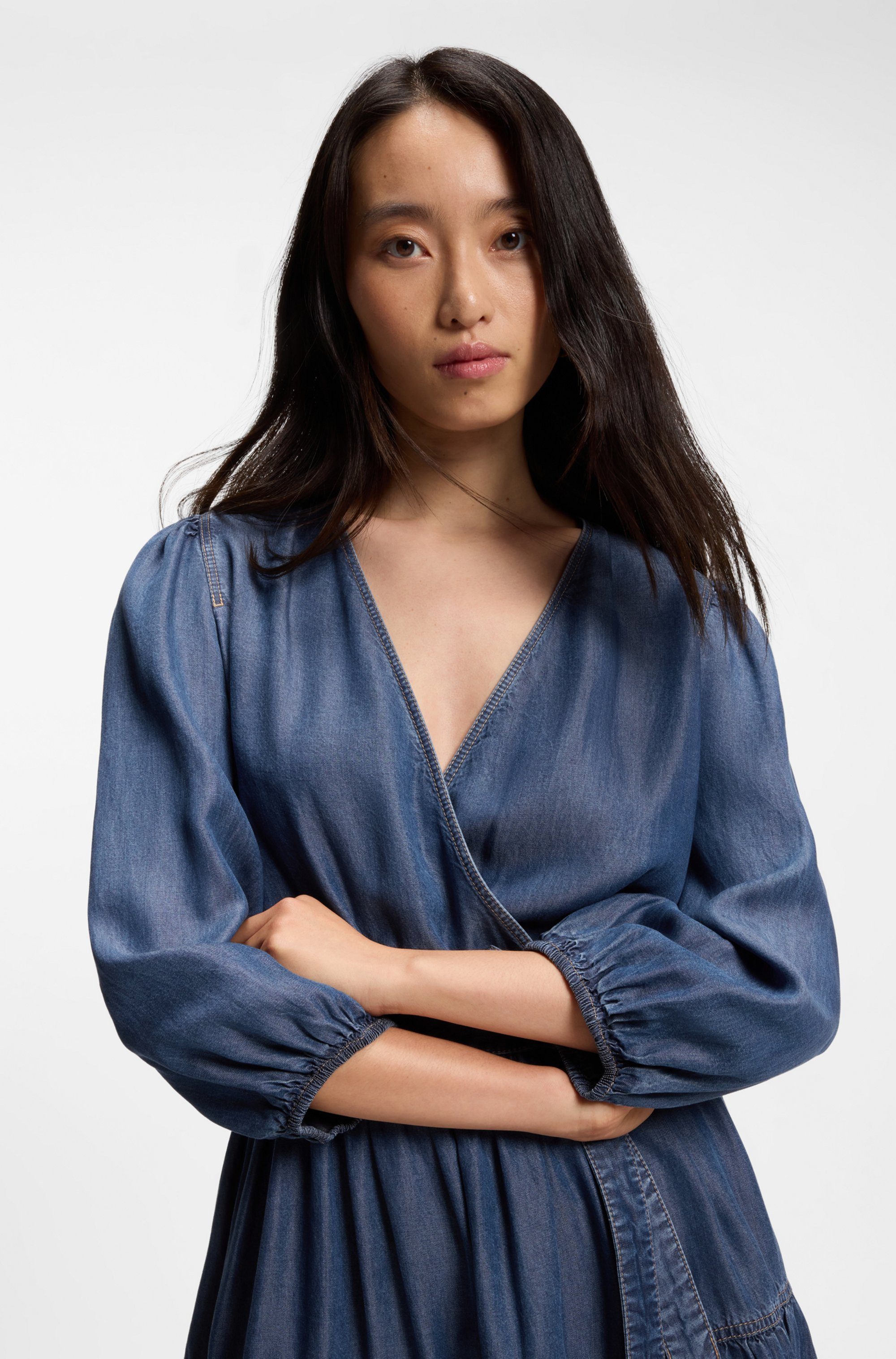 BOSS ORANGE Wickelkleid Dardy Premium Damenmode im Denim-Look, Bindegürtel