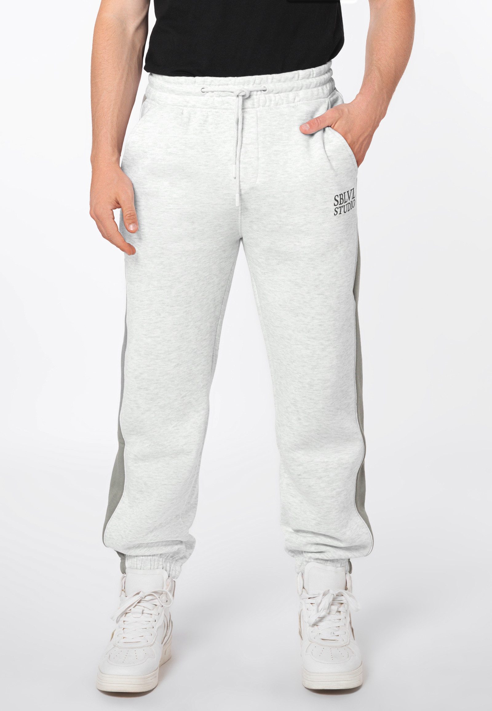 SUBLEVEL Jogginghose Sweathose mit Konstrastsreifen Joggpants, Kontrastsreifen, Relaxed Fit, Logoprint