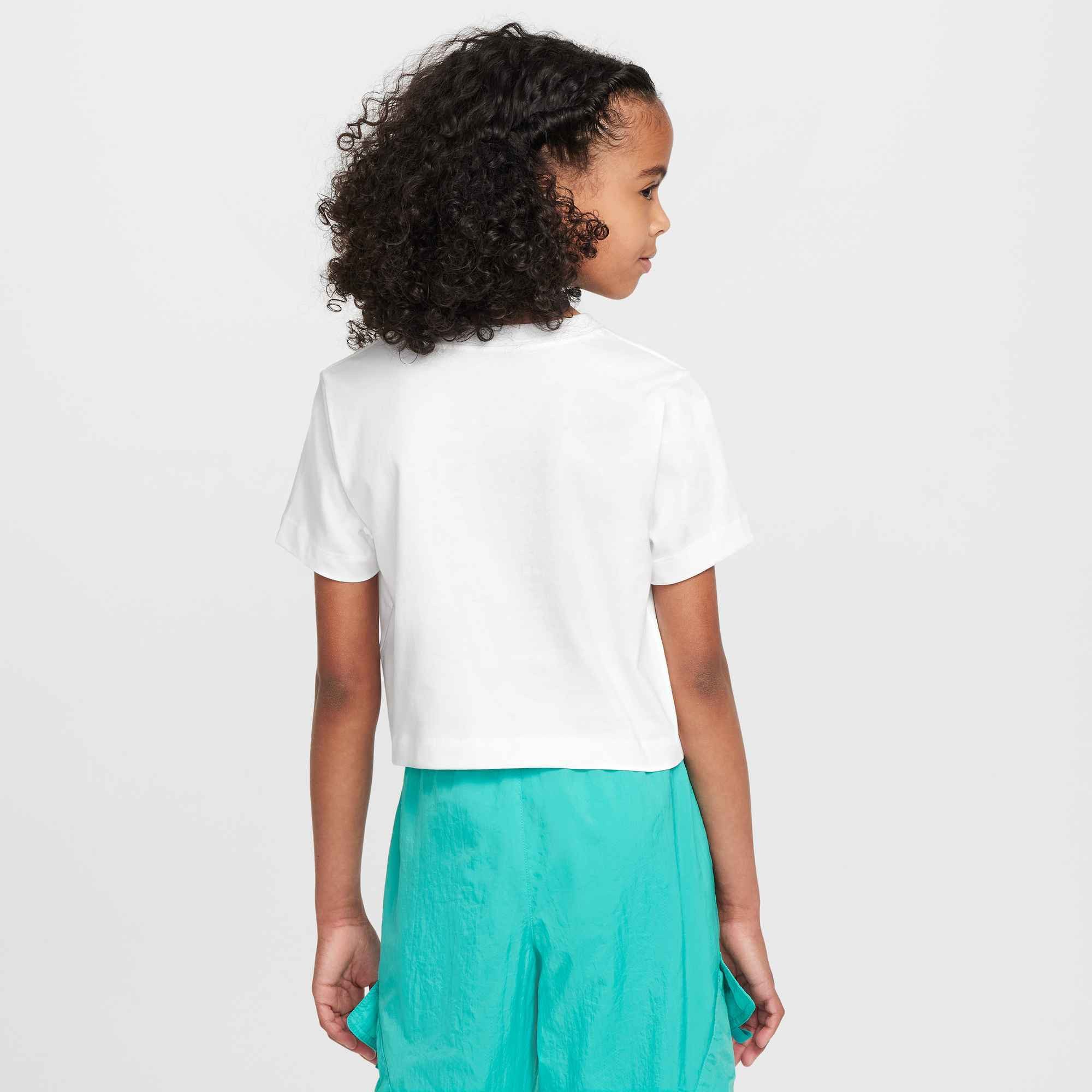 Nike Sportswear Laufshirt Nike Sportswear Big Kids' (Girls) Cropped T-Shirt für Jugendliche, für sportliche Aktivitäten, aus weicher Baumwolle