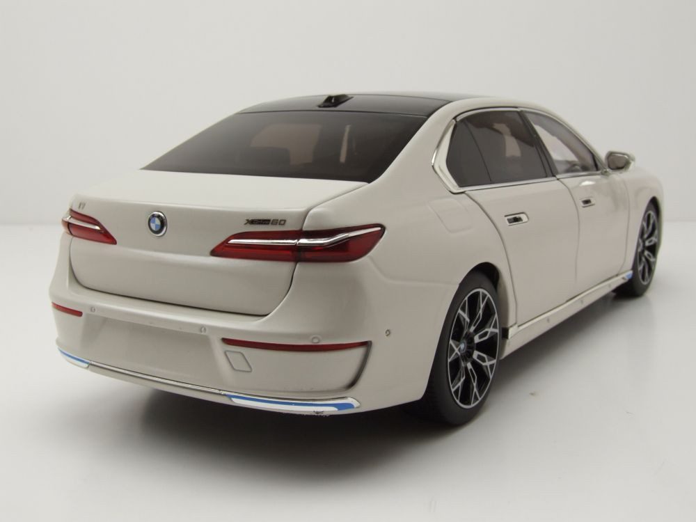 Minichamps Modellauto BMW i7 2022 weiß metallic, Maßstab 1:18