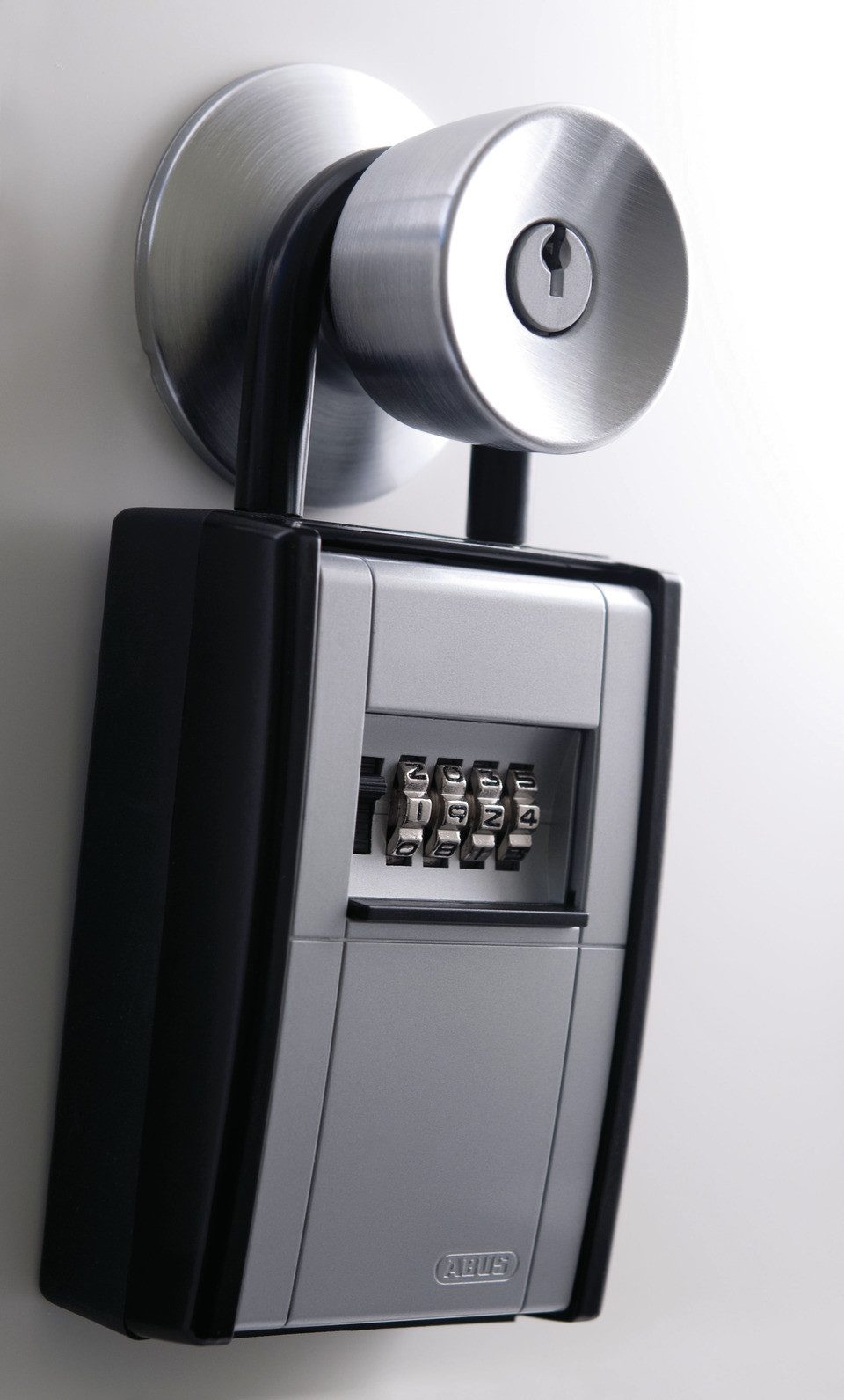ABUS Schlüsselkasten KeyGarage™ 797 - Schlüsselbox mit Bügel zur Befestigung - Standard (Standard), mit 4-stelligem Zahlencode - für Schlüssel oder kleine Wertg – Bild 4 von 5