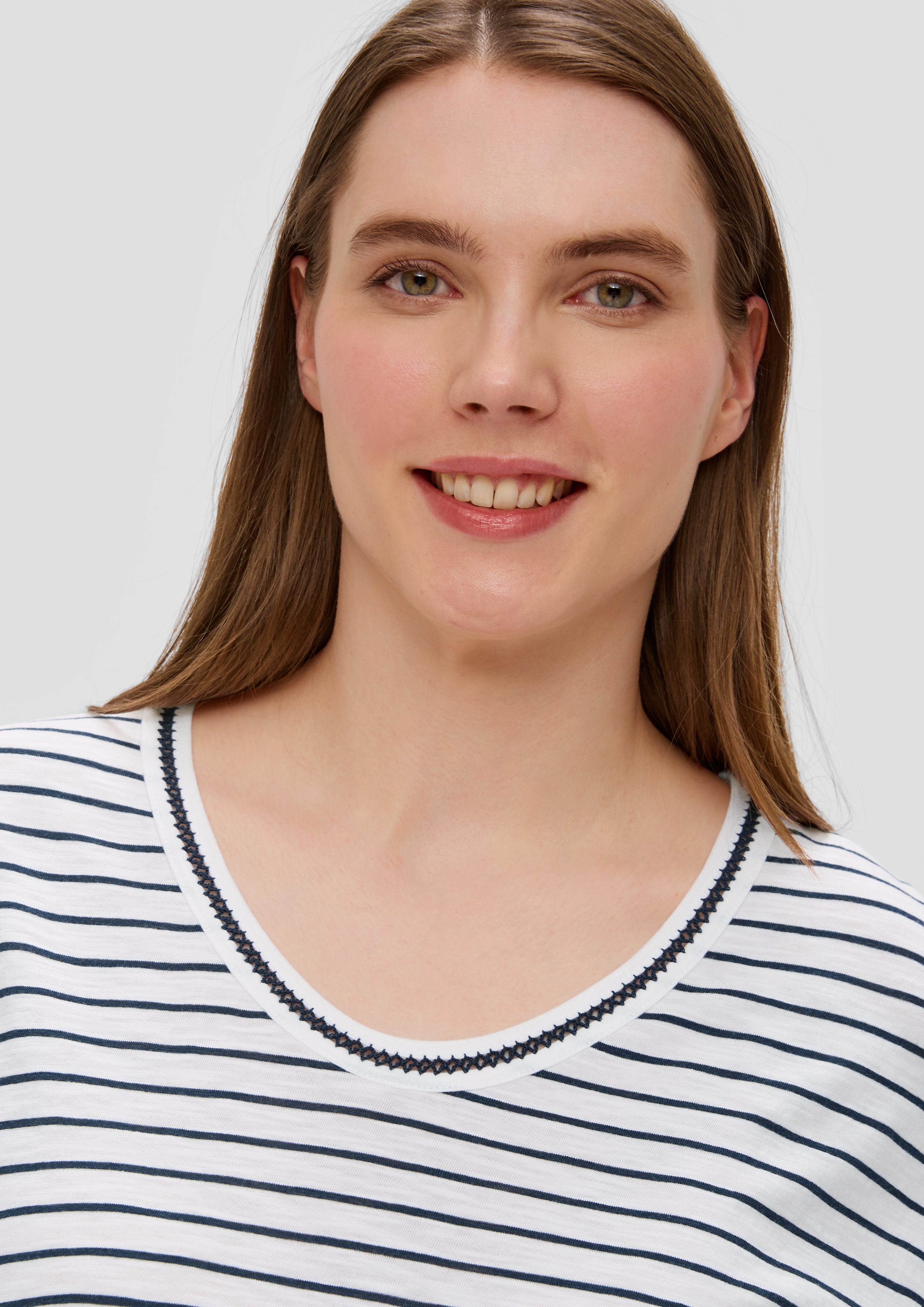 s.Oliver Kurzarmshirt T-Shirt mit V-Ausschnitt im günstig online kaufen