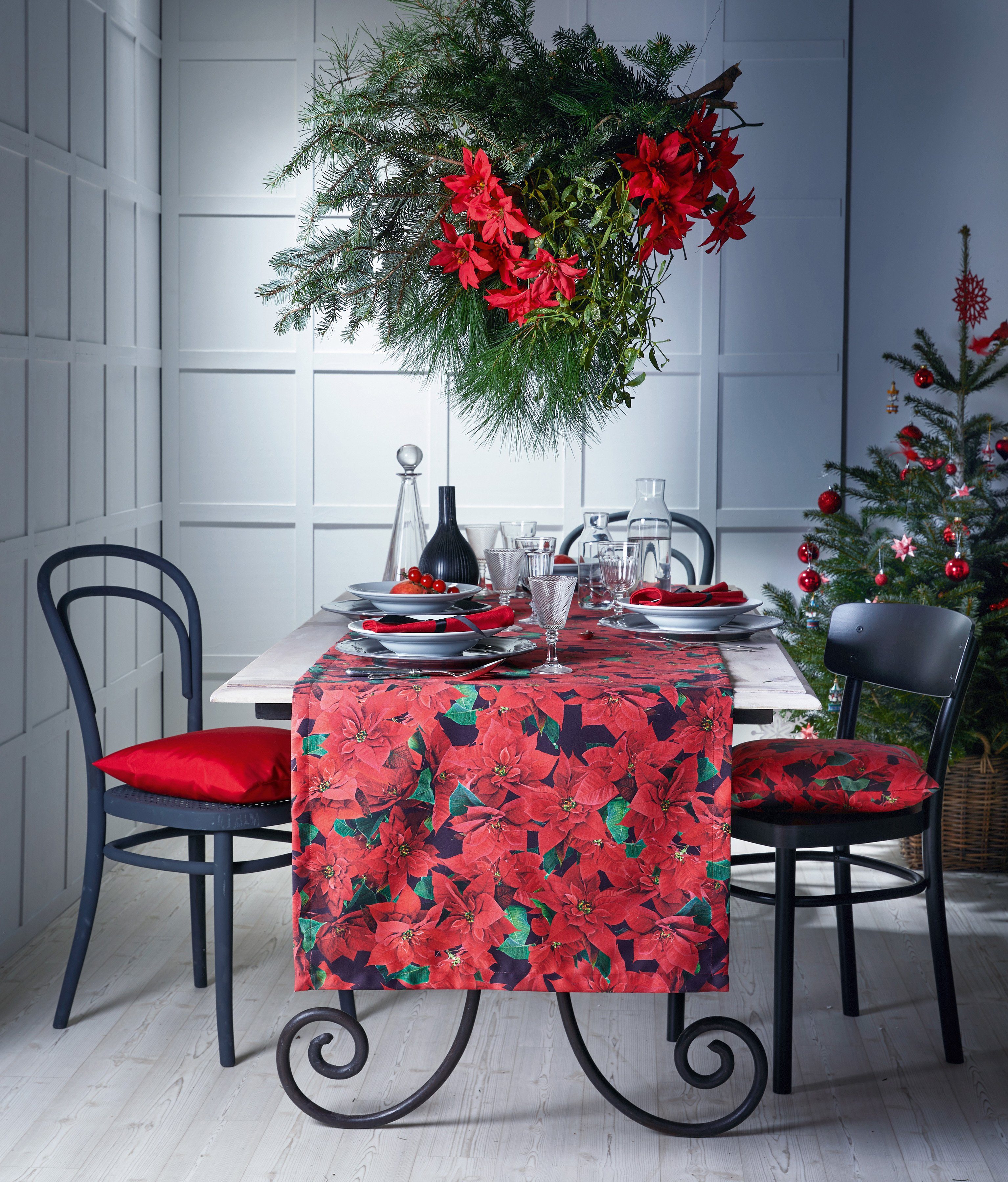 APELT Tischläufer 3614 (1-tlg), Weihnachten Winterwelt, Digitaldruck rot/grün Weihnachtsdeko