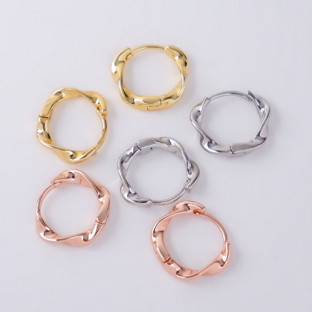 SHELAGO Paar Creolen Bestseller Schmuck, Kleine Ohrringe in Silber, Gold oder Roségold (1 Paar Ohrringe, inkl. Geschenkverpackung), hochwertiger Edelstahl – Bild 4 von 5