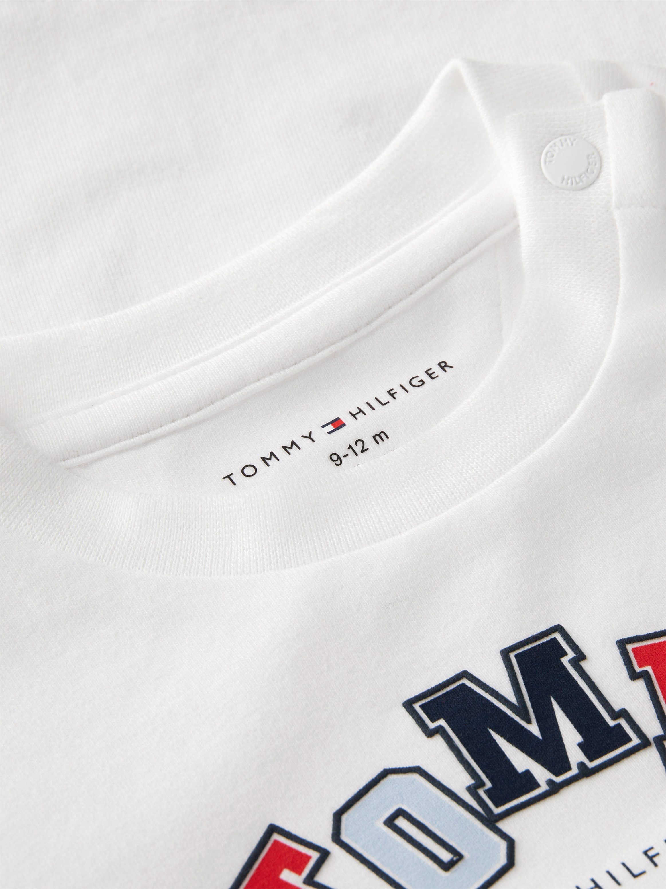 Tommy Hilfiger Langarmshirt Ausschnitt mit Druckknopf, Regular Fit, Baumwollmischung, für Babys – Bild 3 von 3