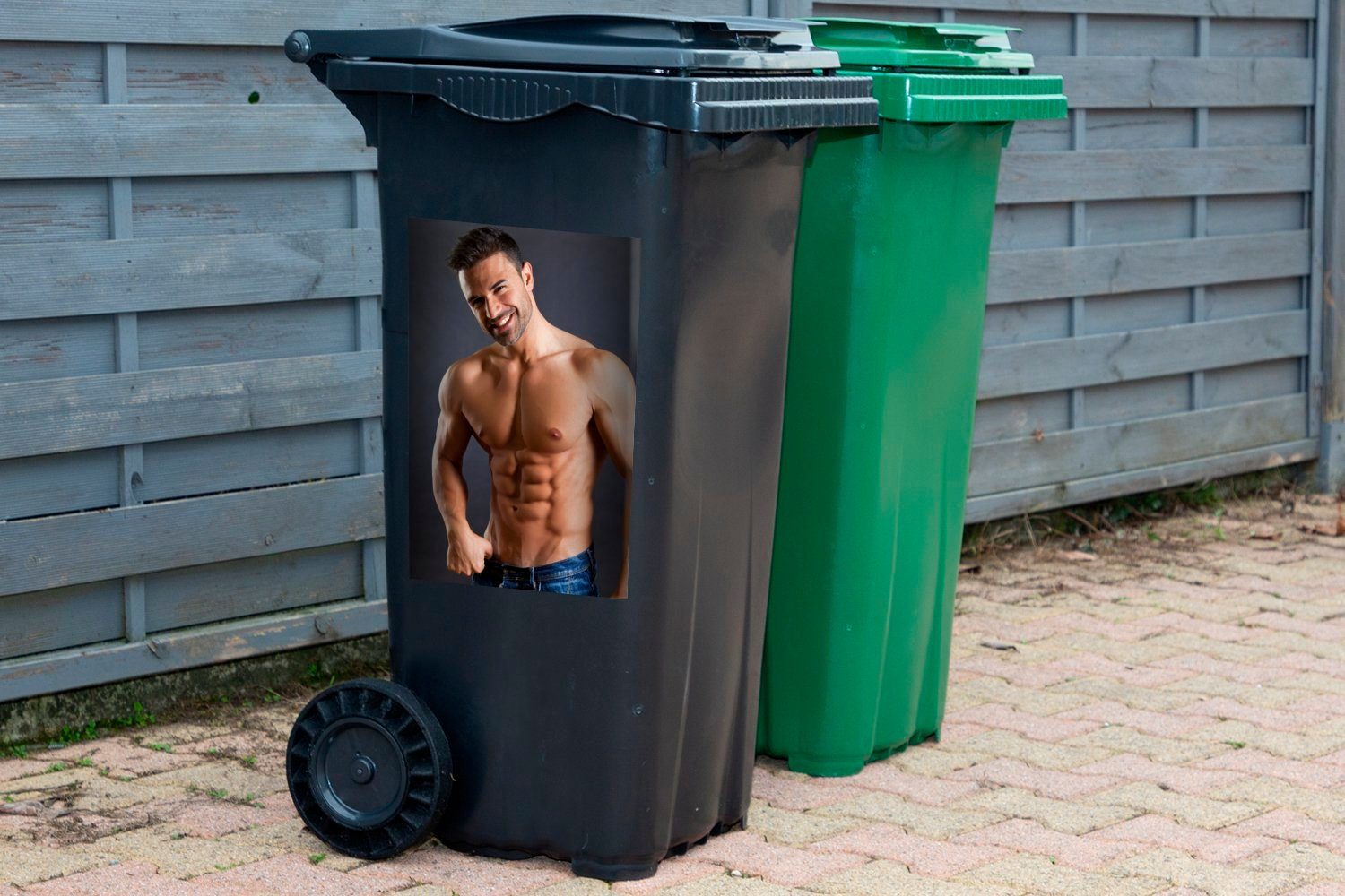 ohne St), Container, Hemd Porträt muskulösen Mülleimer-aufkleber, Mülltonne, Mannes Abfalbehälter (1 MuchoWow Wandsticker Sticker, eines