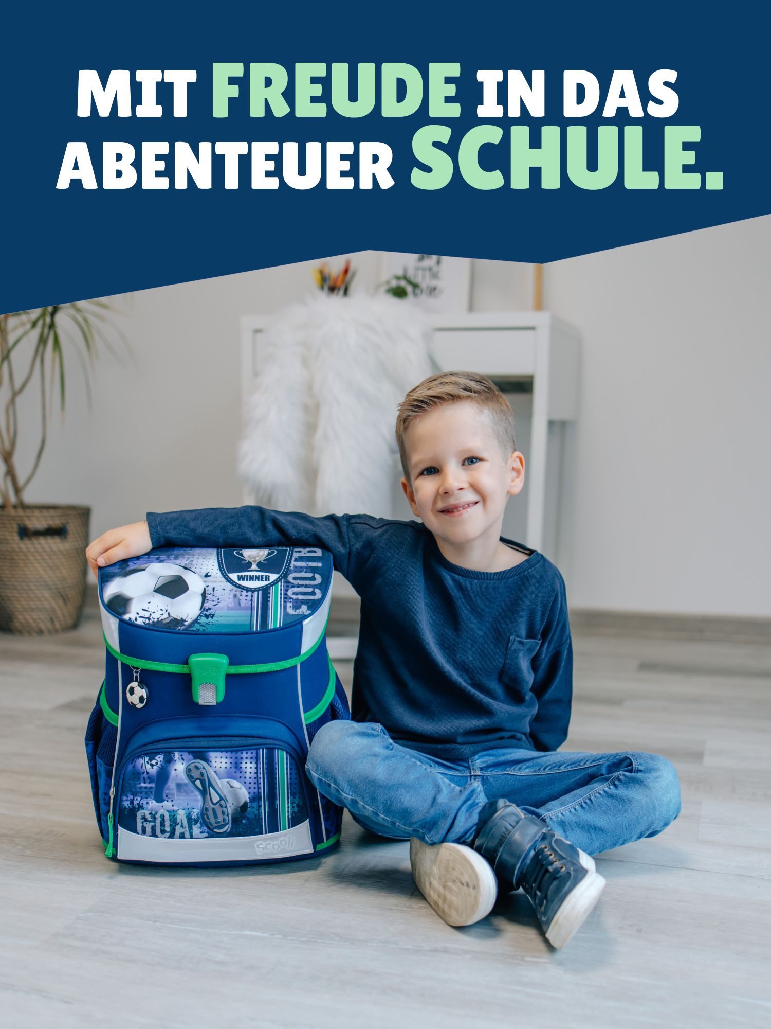 Scooli Schulranzen Campus Fit Fussball Schultasche, Soccer blau, ab 1. Klasse (Grund-Set, 5-tlg., mit gefüllter Federmappe, Turn- & Geldbeutel), kompakt, leicht, robust