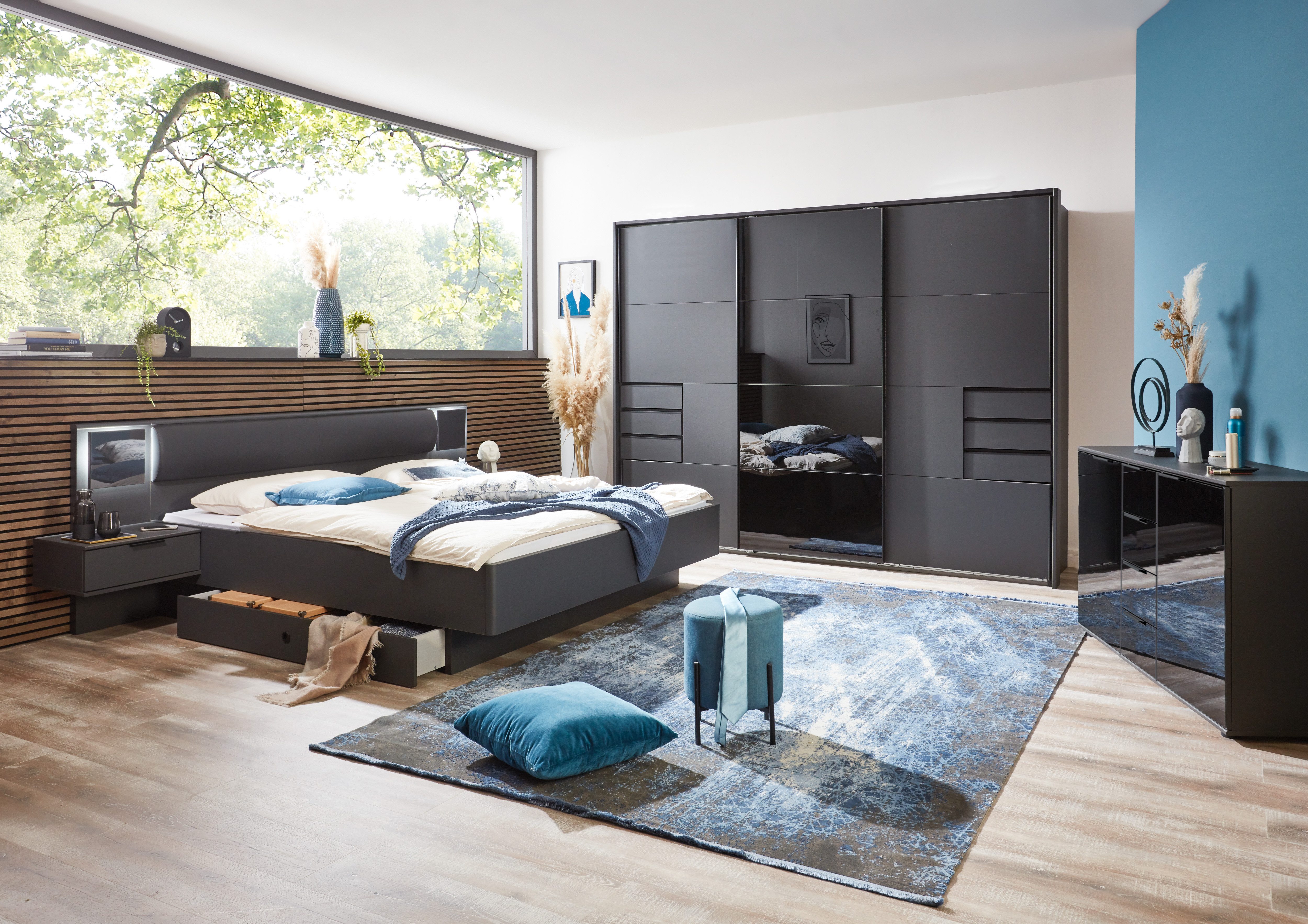 möbel-direkt.de Komplettschlafzimmer Barcelona in Grafit und Schwarz, (Komplett Set, 5-tlg., mit verschiedenen Schrankgrößen wählbar), Glasfronten, LED-Beleuchtung