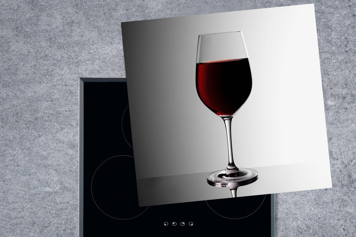 Herdblende-/Abdeckplatte Hintergrund, Arbeitsplatte küche für Glas grau-weißem 78x78 Rotwein MuchoWow auf cm, tlg), Ceranfeldabdeckung, (1 Vinyl,
