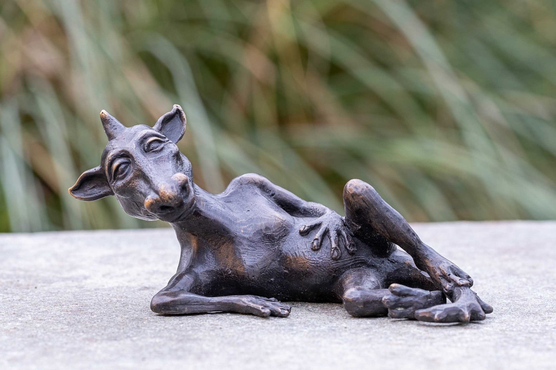 IDYL Dekofigur IDYL Bronze-Skulptur Drache liegend, Bronze – sehr robust – Langlebig – witterungsbeständig gegen Frost, Regen und UV-Strahlung. Die Modelle werden in Wachsausschmelzverfahren in Bronze gegossen und von Hand patiniert.