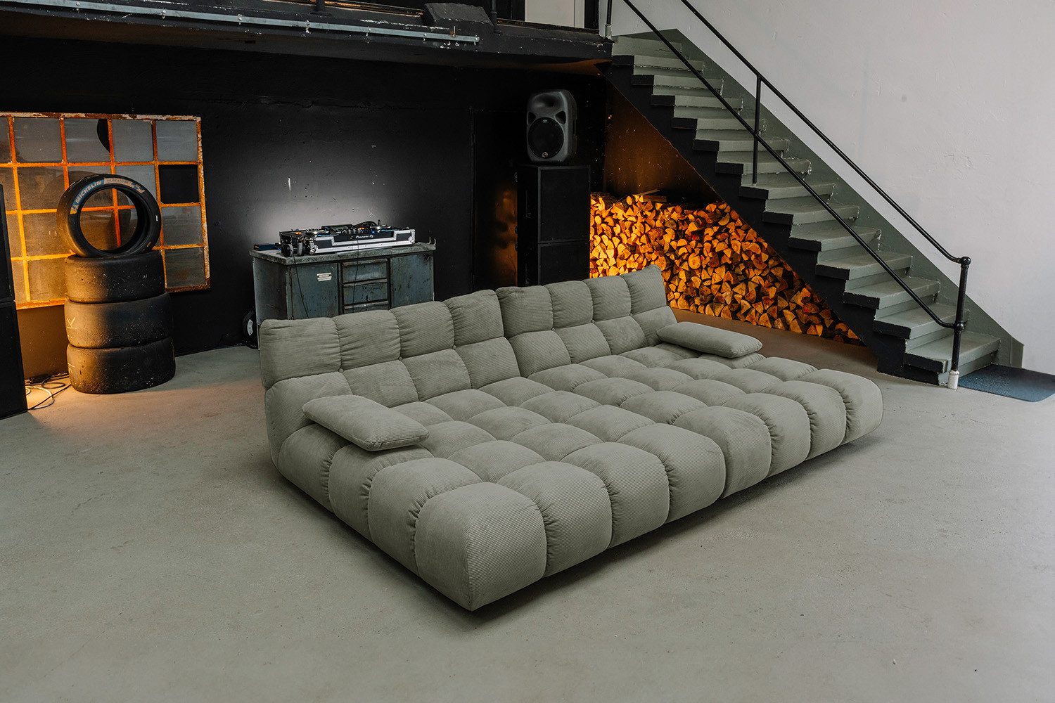 KAWOLA Big-Sofa VIVIEN Riesensofa Cord - Entspannung pur