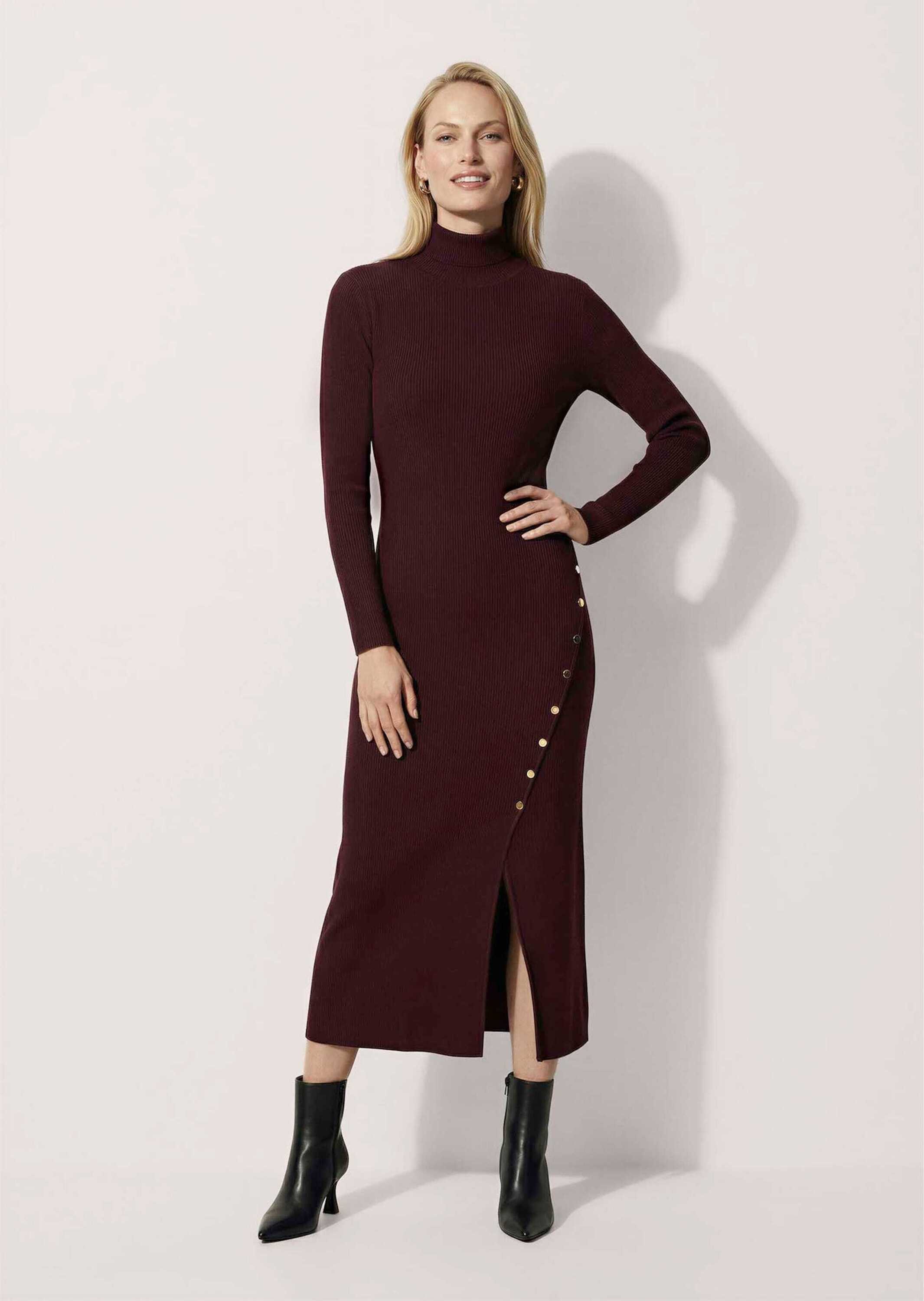 MADELEINE Strickkleid Strickkleid mit Schlitz & Zierknöpfen Figurbetonter Allover-Rippstrick mit elastischem Sitz