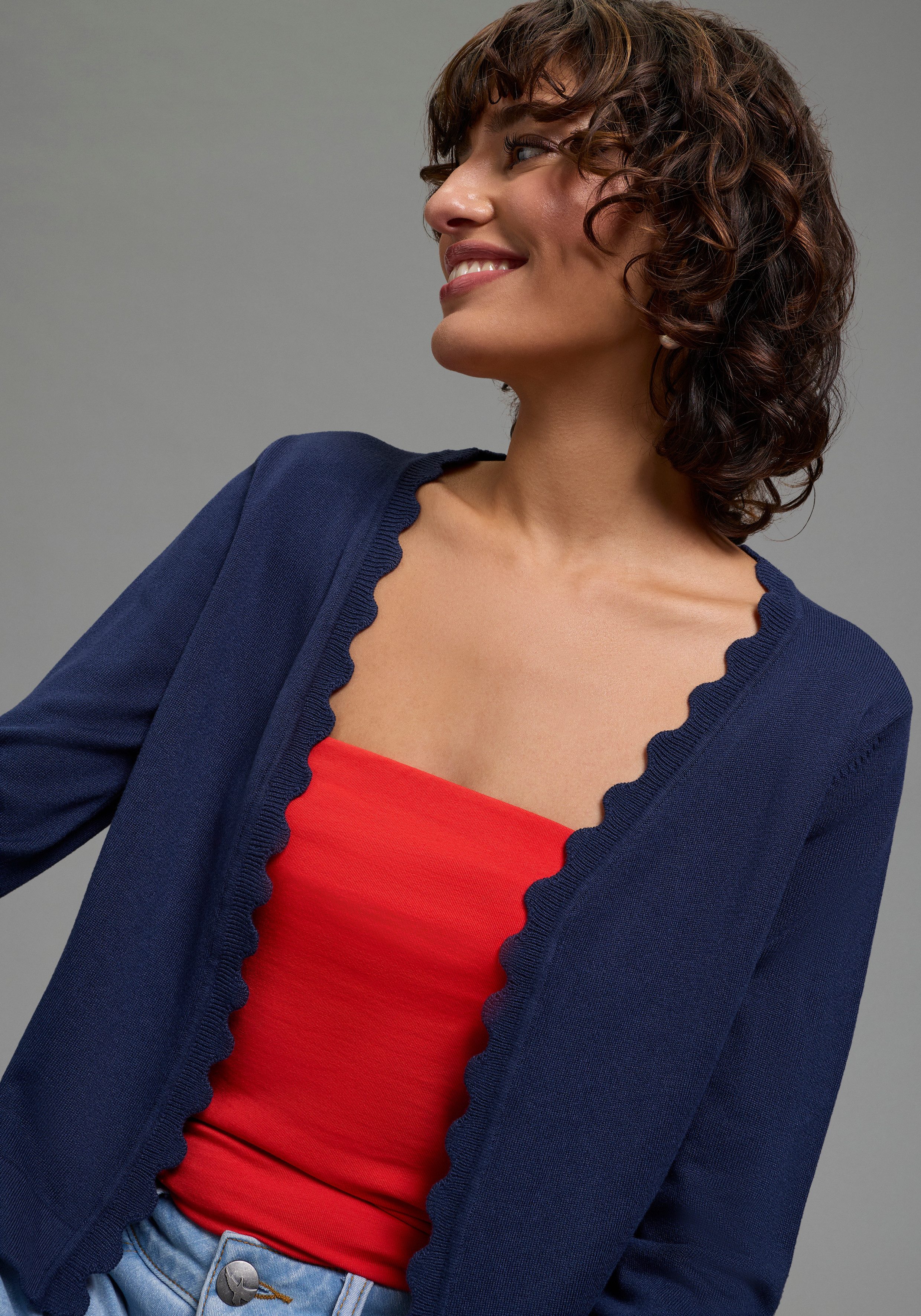 Laura Scott Strickjacke leichte Feinstrickjacke mit femininer Wellenkante