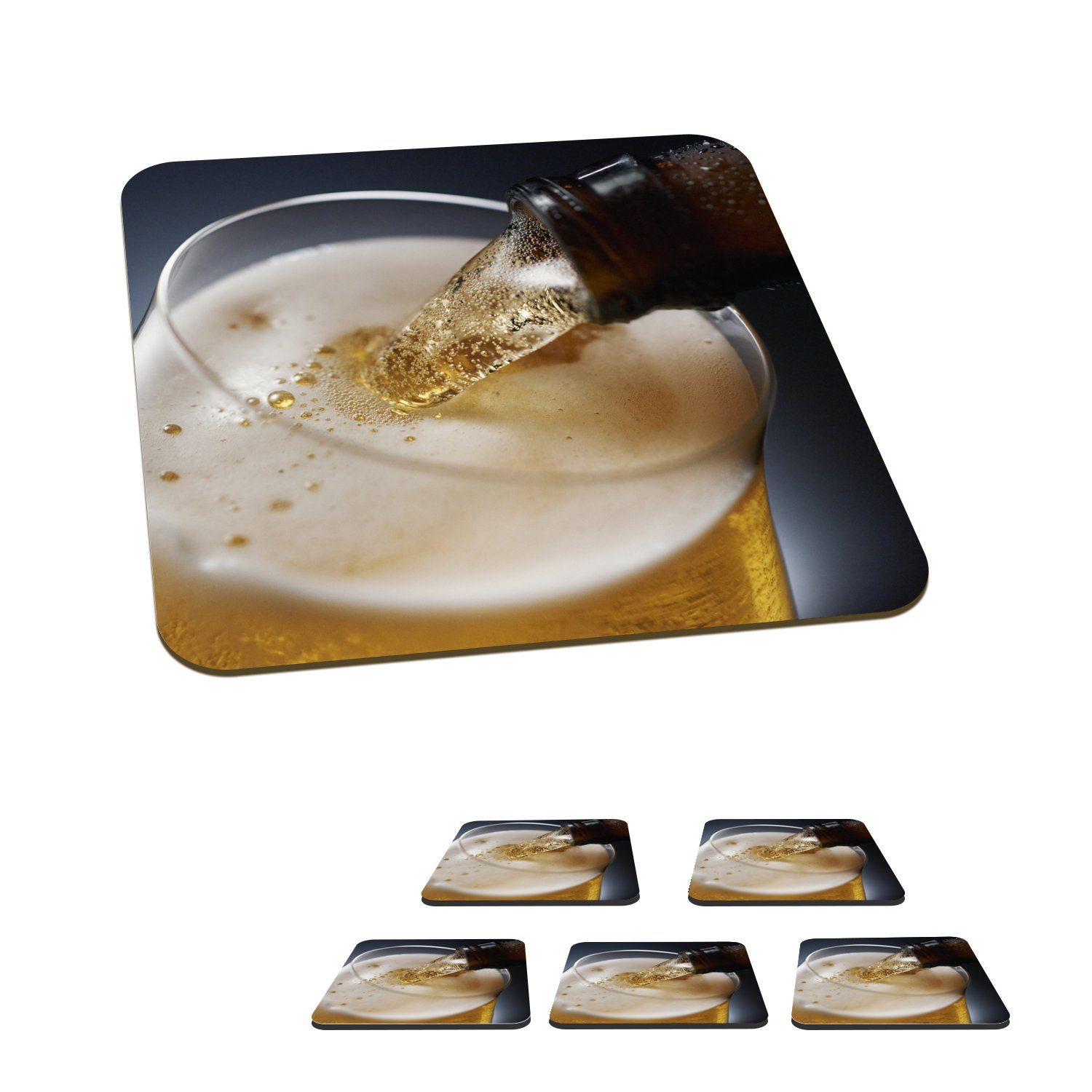 MuchoWow Glasuntersetzer Eingeschenktes Bier vor einem dunklen Hintergrund, Zubehör für Gläser, 6-tlg., Glasuntersetzer, Tischuntersetzer, Korkuntersetzer, Untersetzer, Tasse
