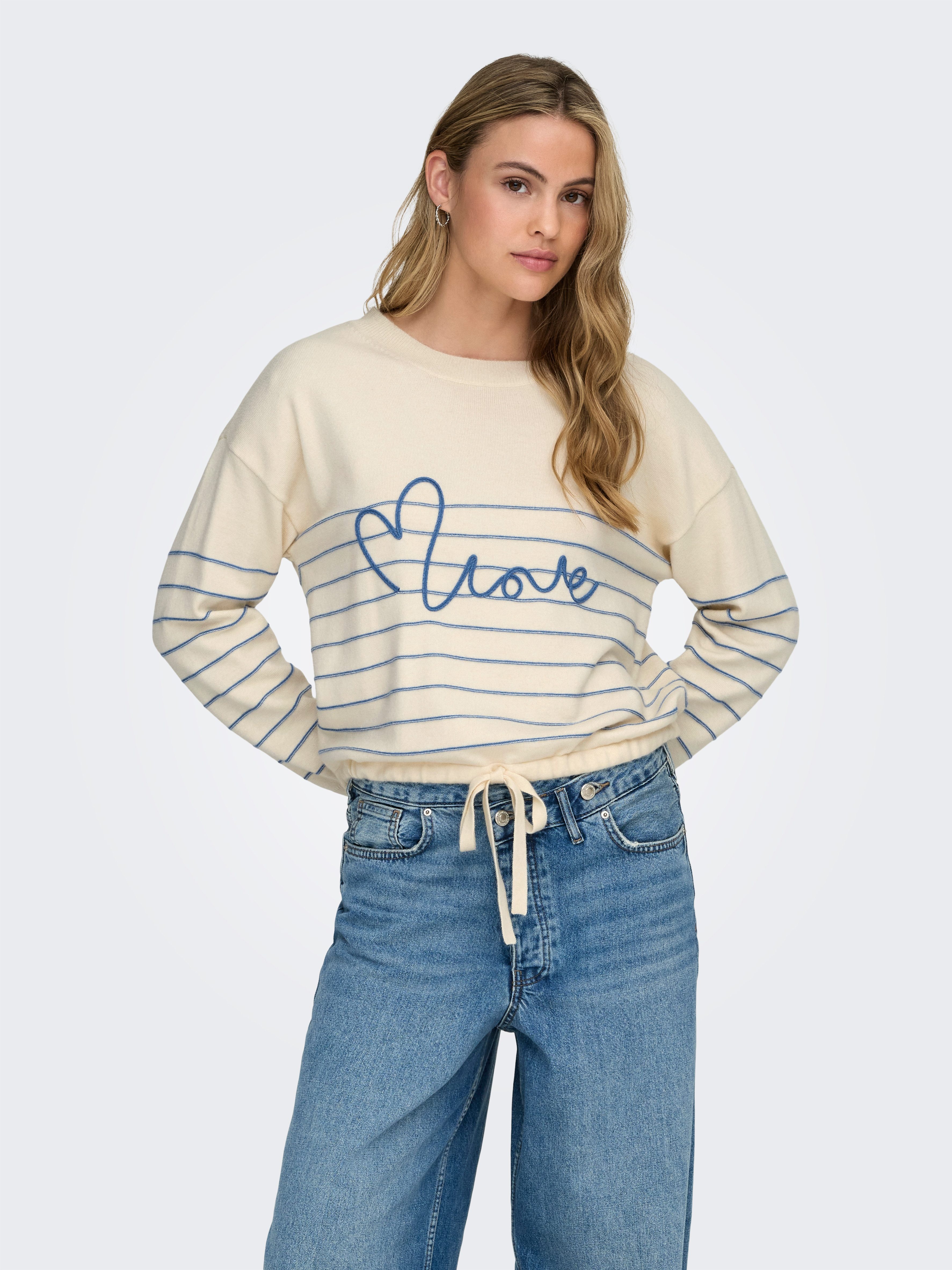 ONLY Rundhalspullover ONLSIGNE LIFE LS TEXT DETAI ONECK CC KNT mit Bindeband und Schriftzug Detail vorn