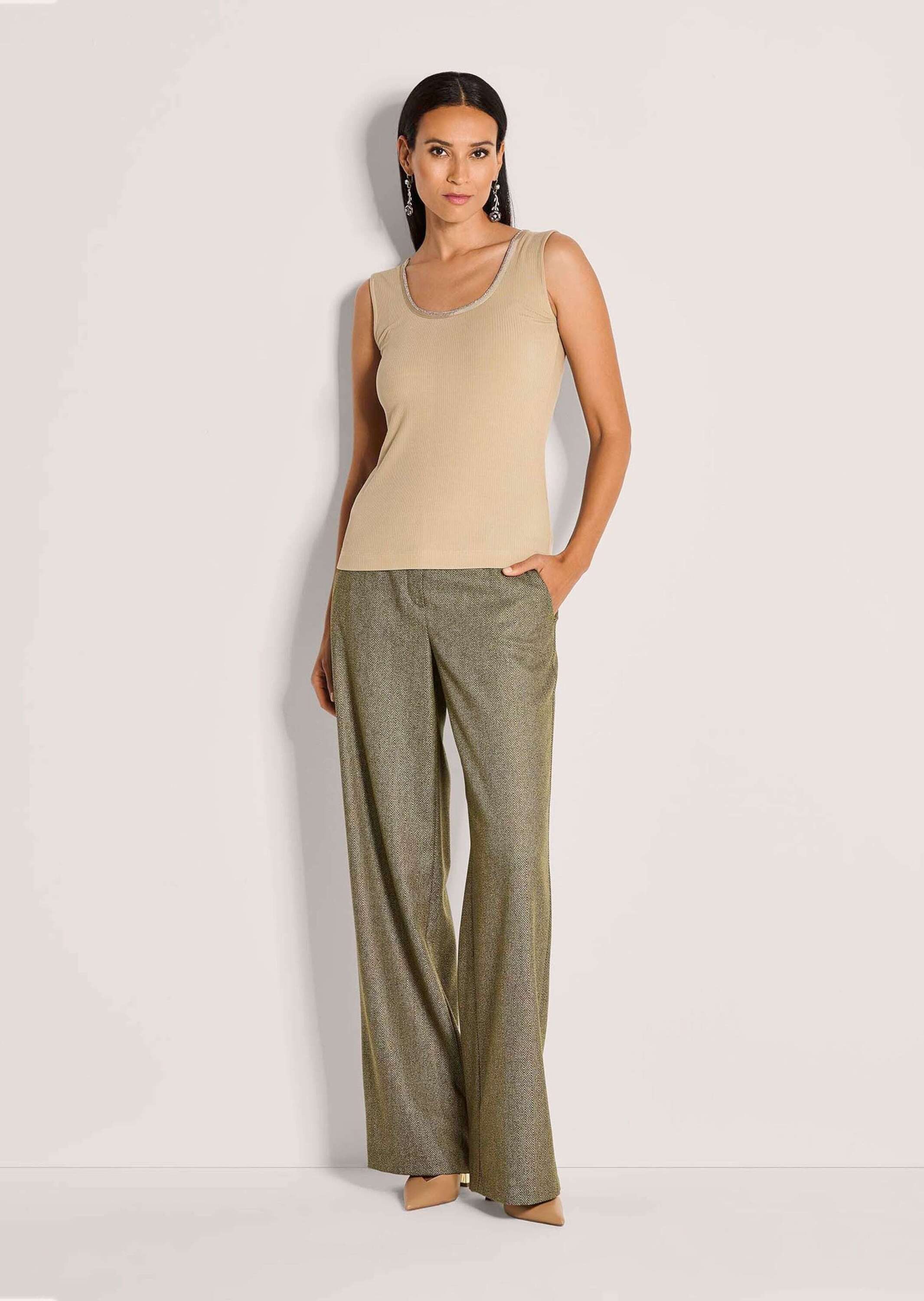 MADELEINE Shirttop Komfortables Top mit Kettendetail Rundhals Shirt ohne Ärmel, feine Ketten-Paspelierung