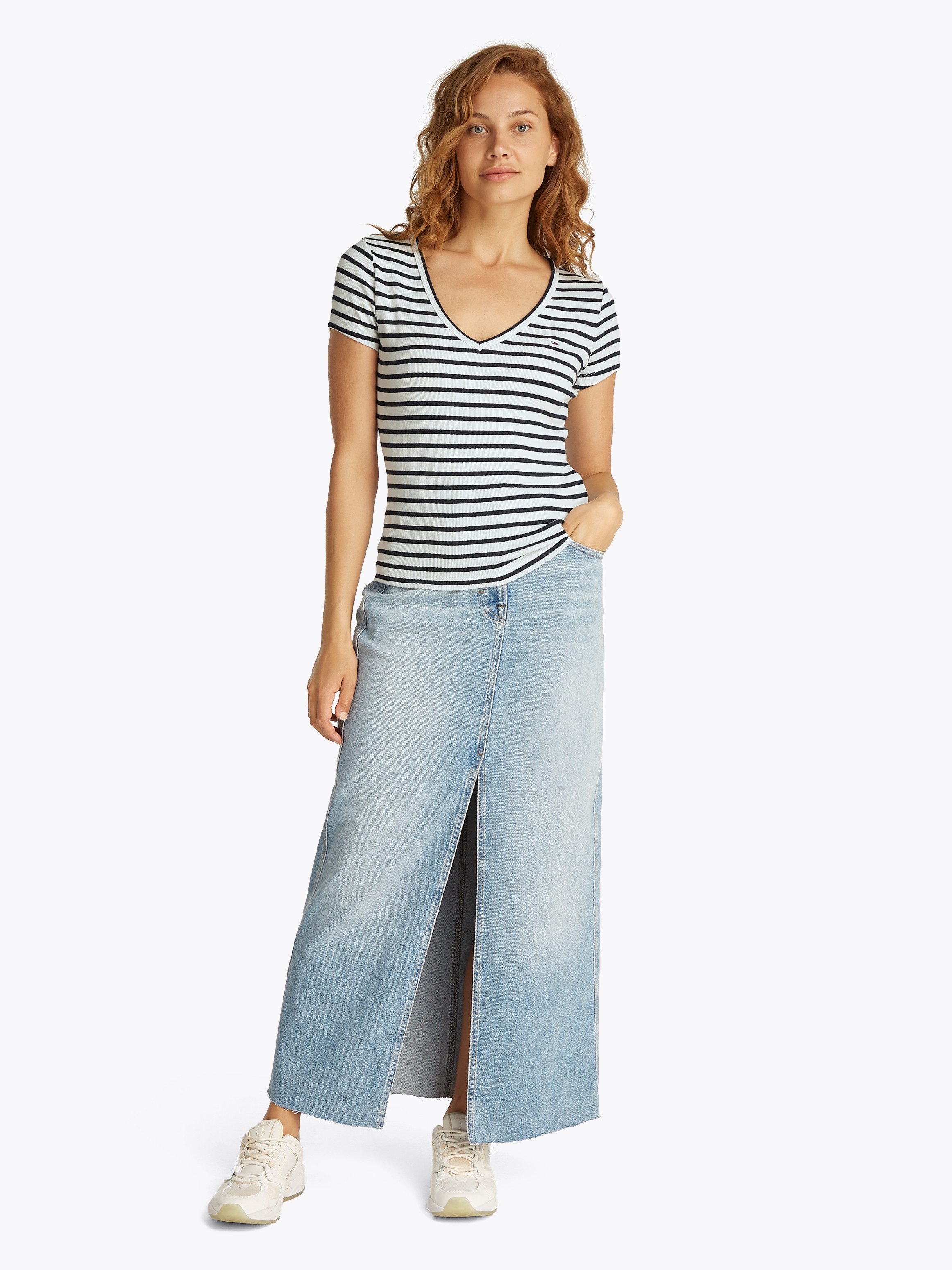 Tommy Jeans Kurzarmshirt TJW SLIM ESSENTIAL RIB V SS mit gerippter Struktur