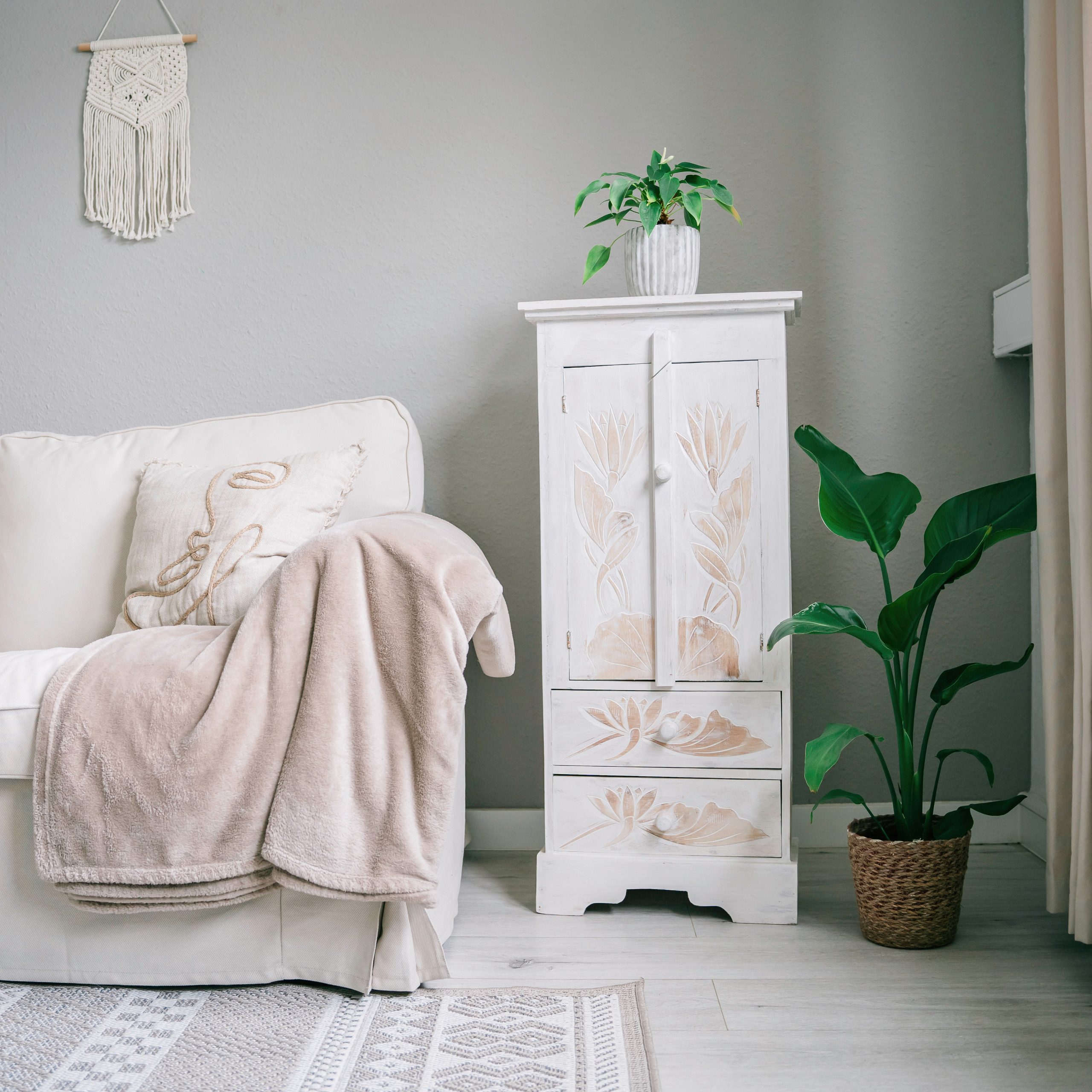 livasia Midischrank aus Bali - 45x20x98cm - Massivholz, handgefertigt günstig online kaufen