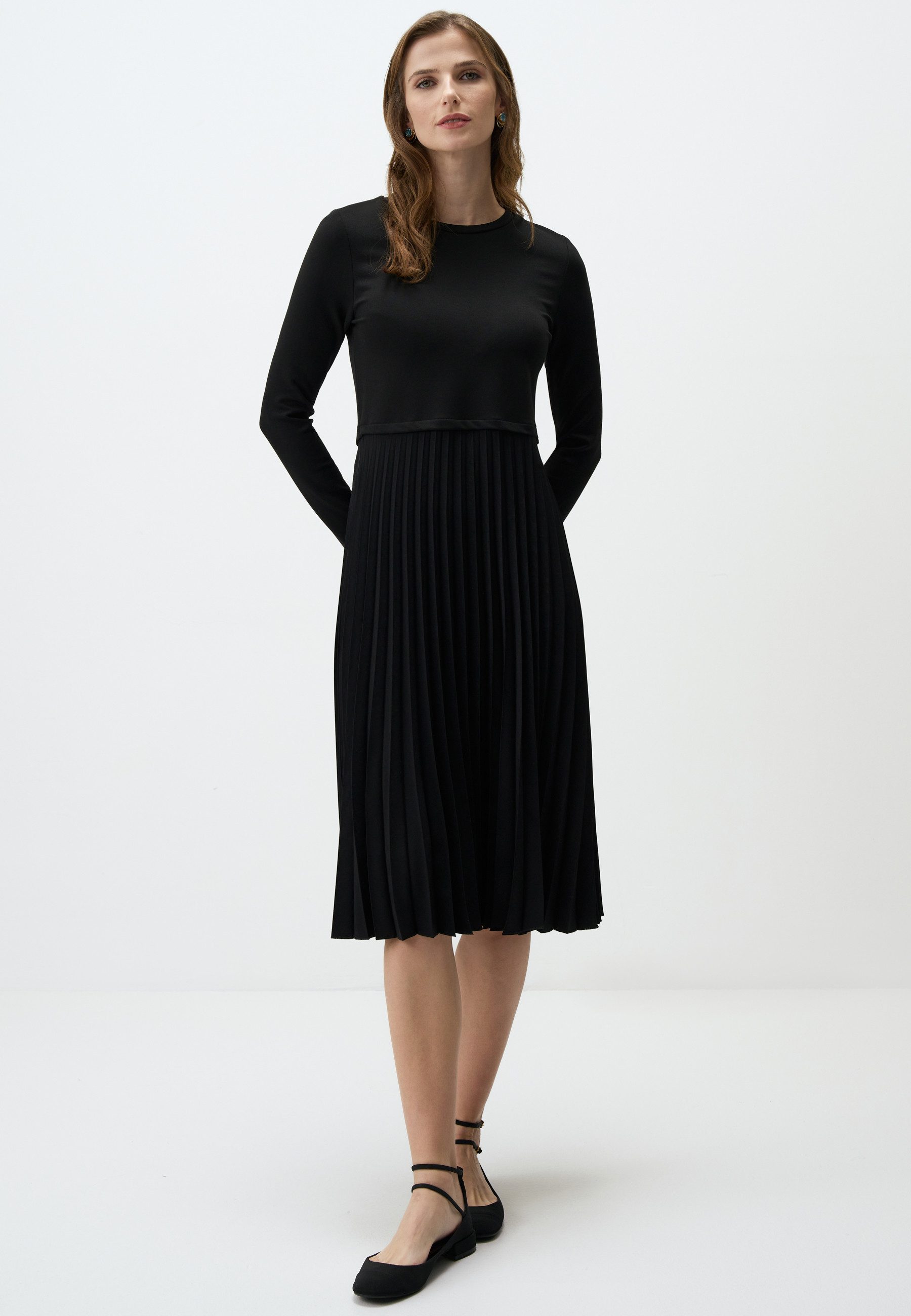 Midikleid Schwarzes Plissiertes Midikleid