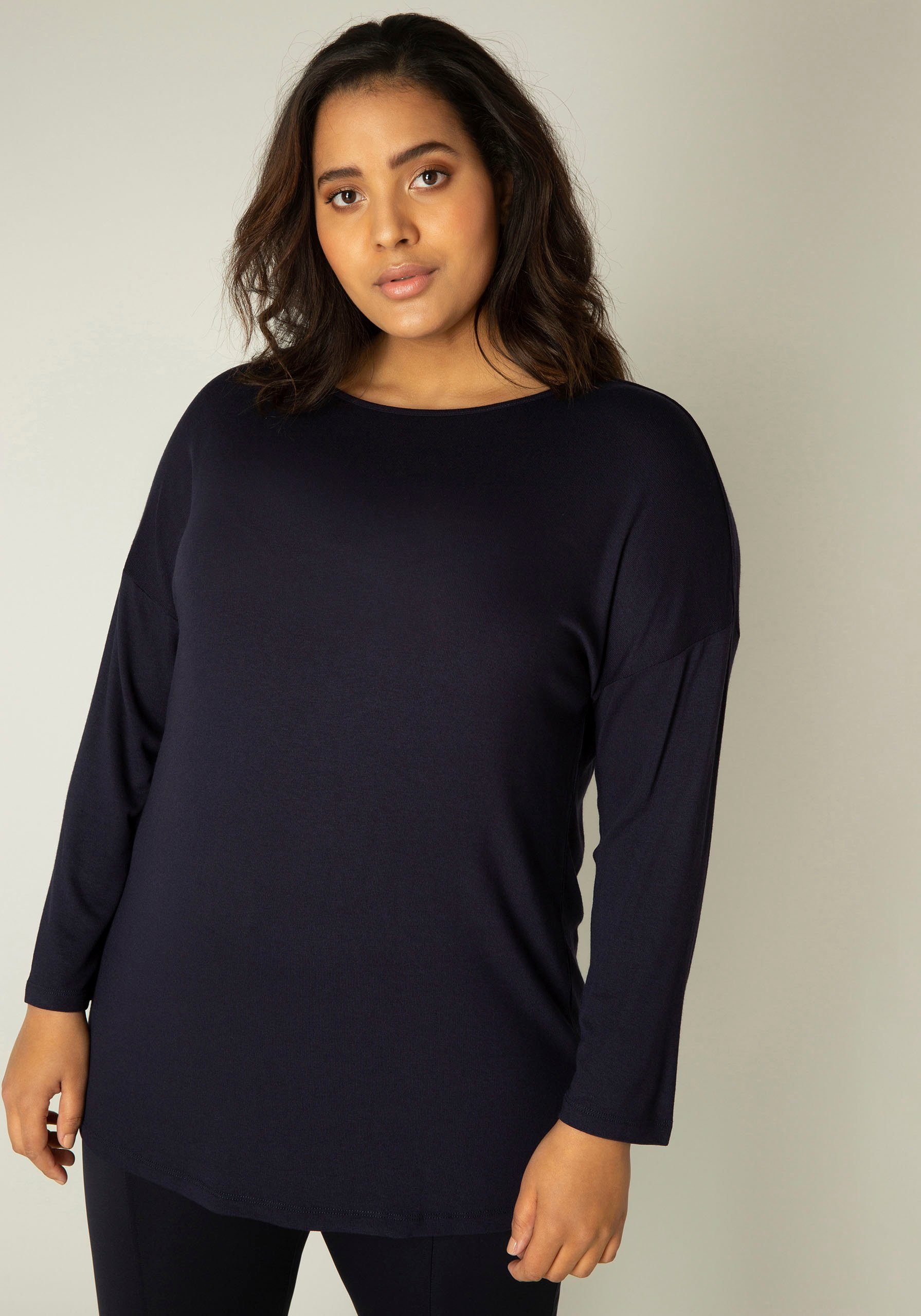 Base Level Curvy Langarmshirt Adele dark geschnitten weitem Ausschnitt mit Lang navy blue