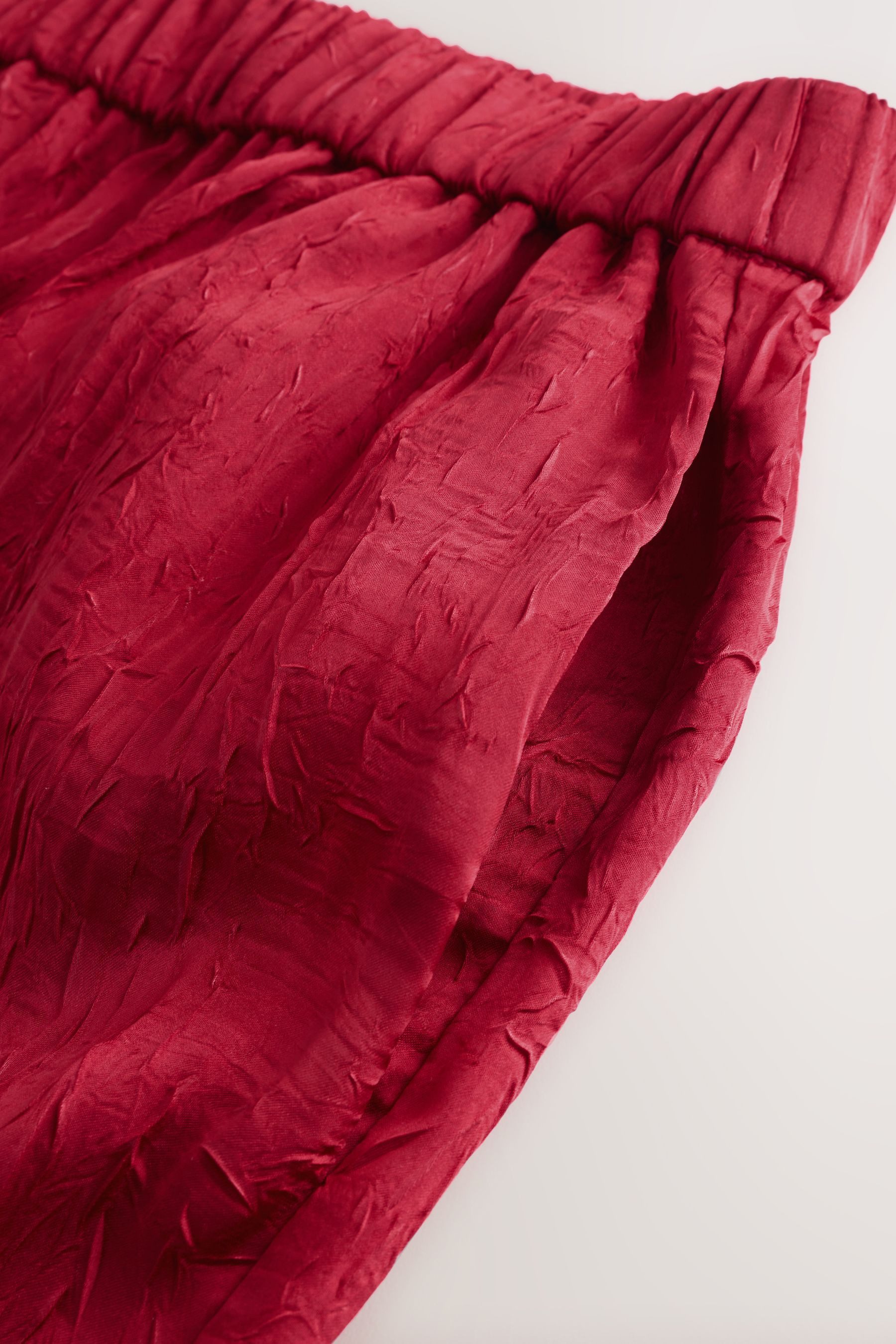 Next Dehnbund-Hose Satinhose mit weitem Bein in Knitteroptik (1-tlg)