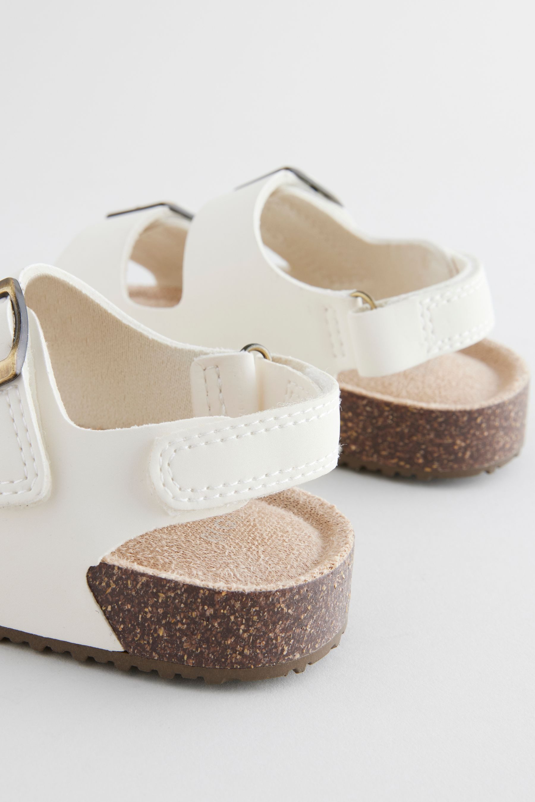 Next Sandalen mit zwei Riemen und Korkfußbett Sandale (1-tlg)