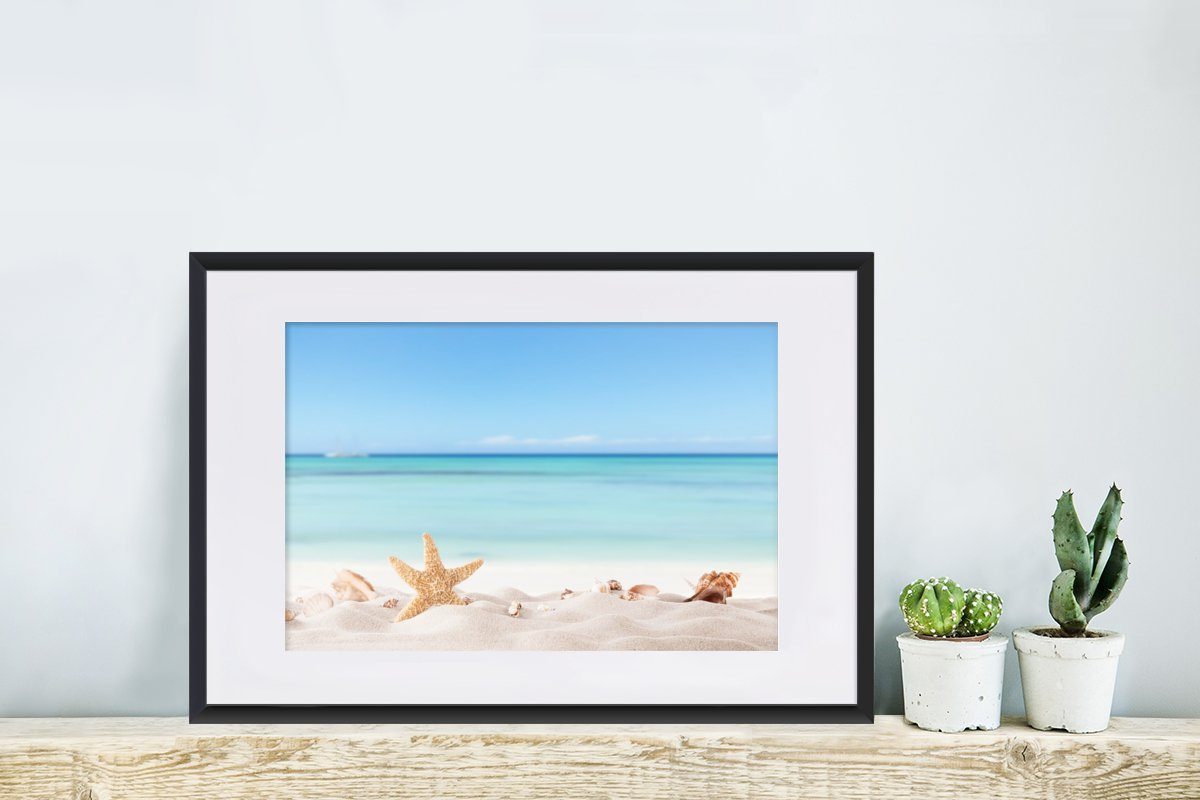 Meer (1 Strand Rahmen, Seesterne, Kunstdruck, - St), Schwarzem - MuchoWow Muscheln Poster, Poster Gerahmtes - mit Bilderrahmen