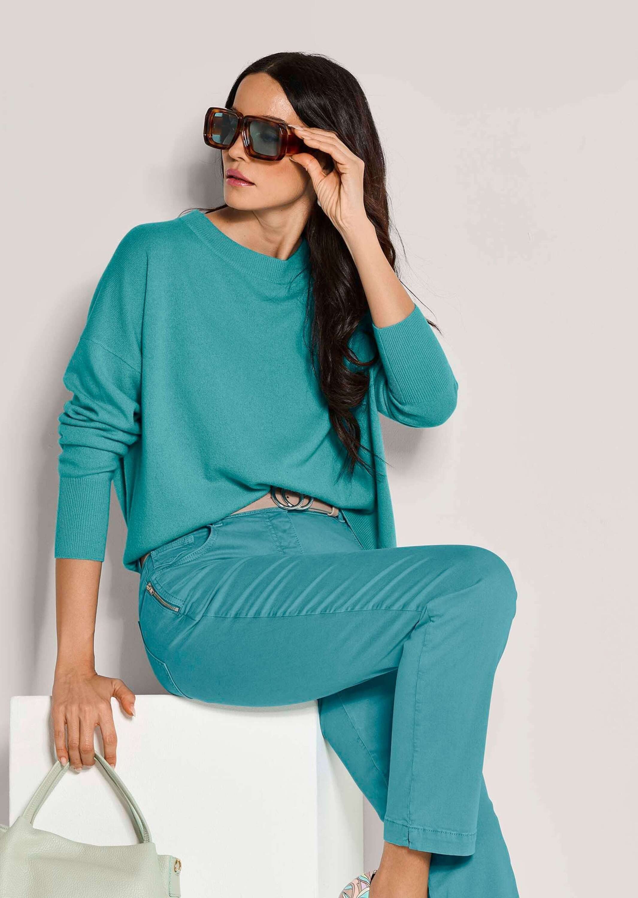 MADELEINE Strickpullover Kaschmir Pullover mit Rundhalsausschnitt Oversized-Design mit edlen Biesen-Akzenten, bequem, lange Ärmel