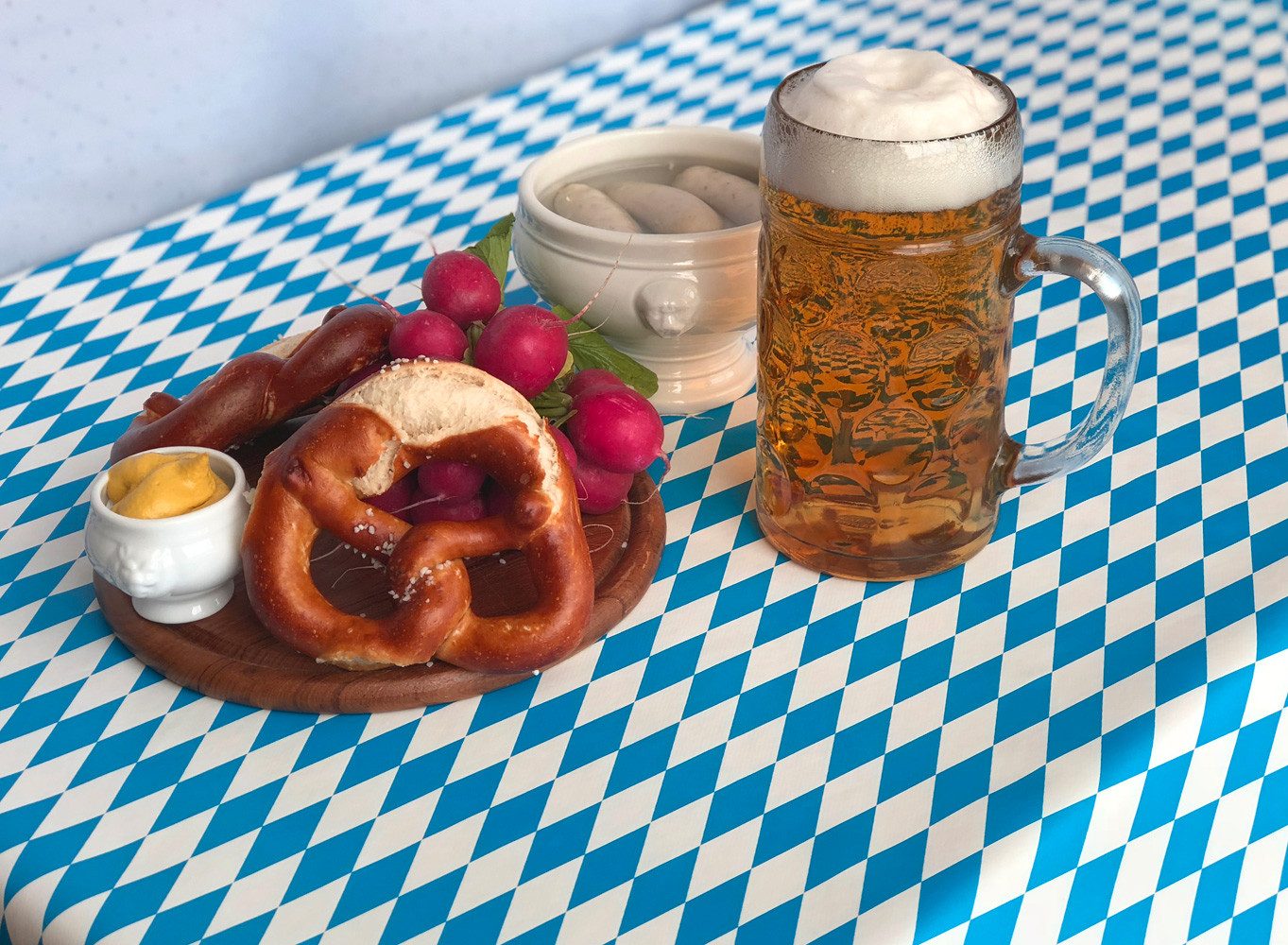 texpot Tischdecke Wachstuch Oktoberfest Bayernraute abwischbar Wachstuchtischdecke (1-tlg) – Bild 2 von 3