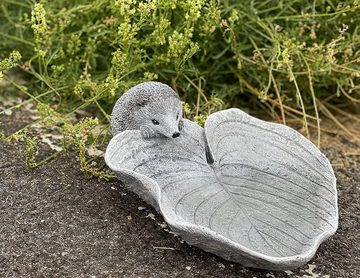 Stone and Style Gartenfigur Steinfigur Vogeltränke Insektentränke mit Igel