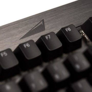 Mountain Everest Core TKL Tastatur MX Speed Silver Gaming-Tastatur (ISO Deutsches Layout RGB-LED-Beleuchtung silber grau)