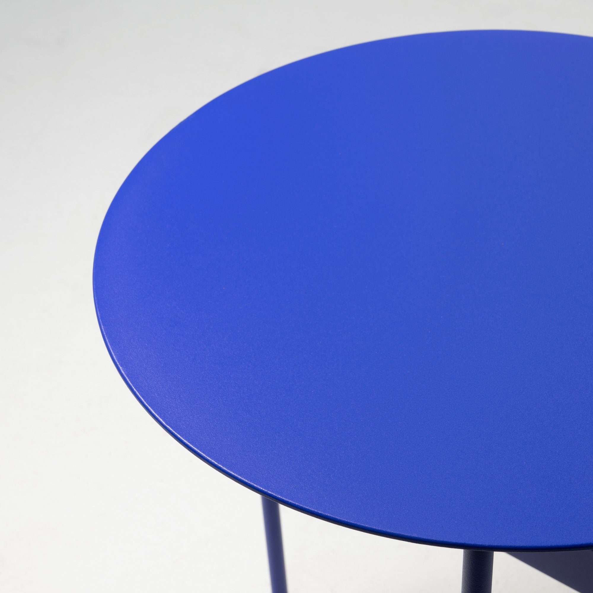 MARA Torna Furniture - Design Beistelltisch Ultramarine 40x45x40cm MEDIUM Beistelltisch Torna