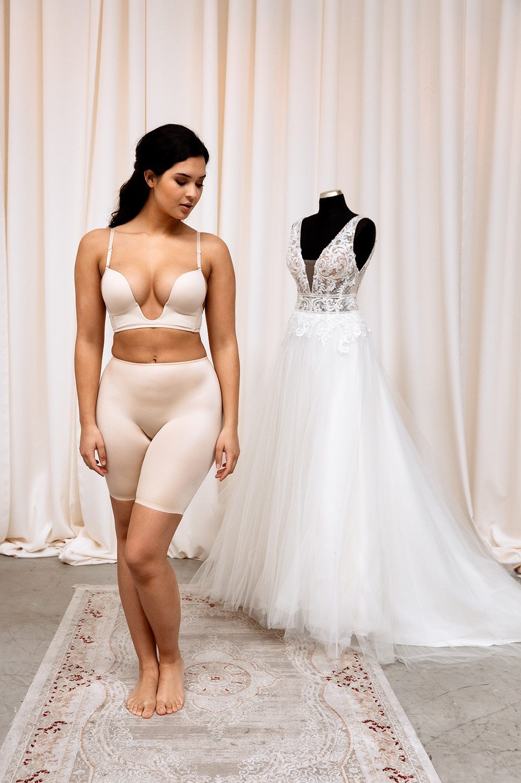 MAGIC Bodyfashion Bügelloser BH V-Bra extrem tief fallender Ausschnitt und extra tiefer Rücken – Bild 4 von 5