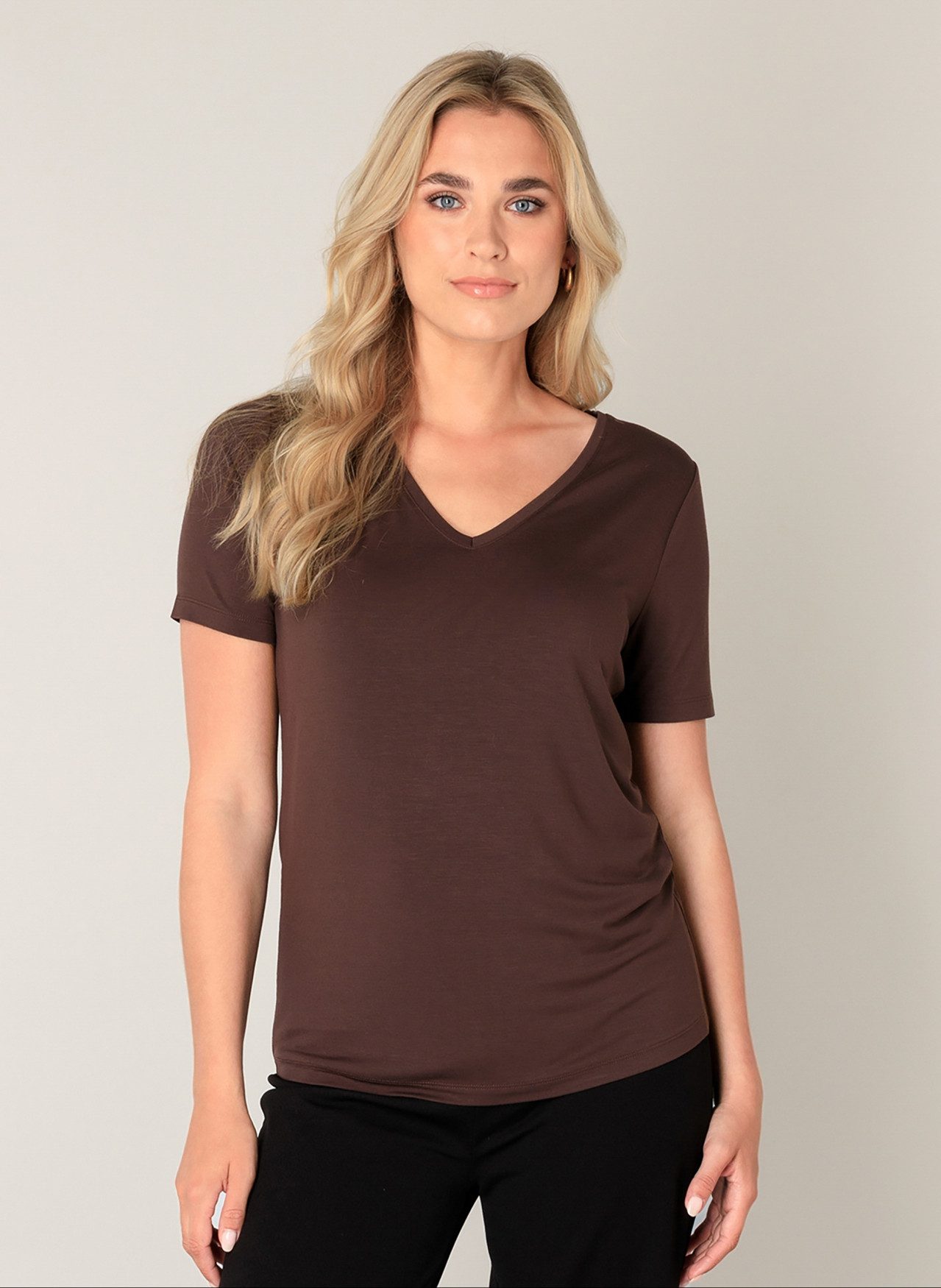 Base Level T-Shirt Yanic mit V-Ausschnitt günstig online kaufen