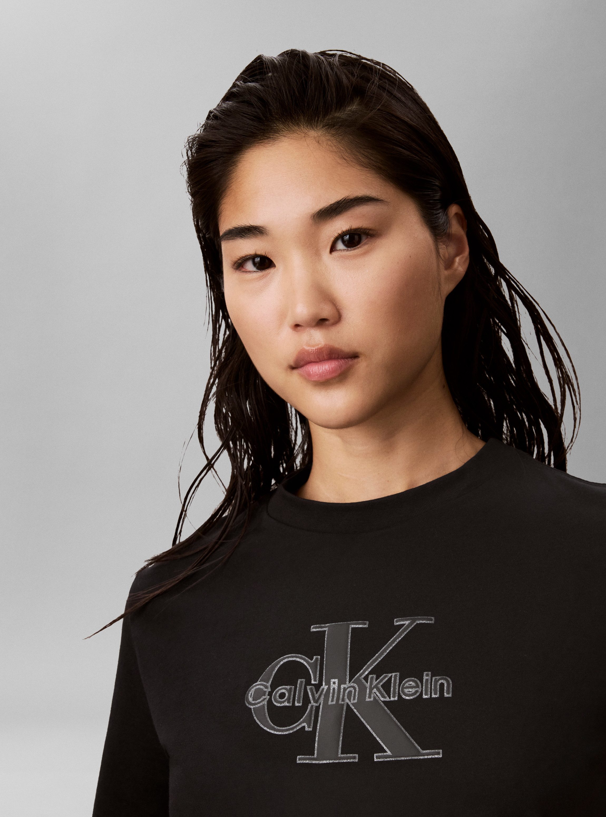 Calvin Klein Jeans T-Shirt Glitzer Logo, Regular Fit, Rundhalsausschnitt