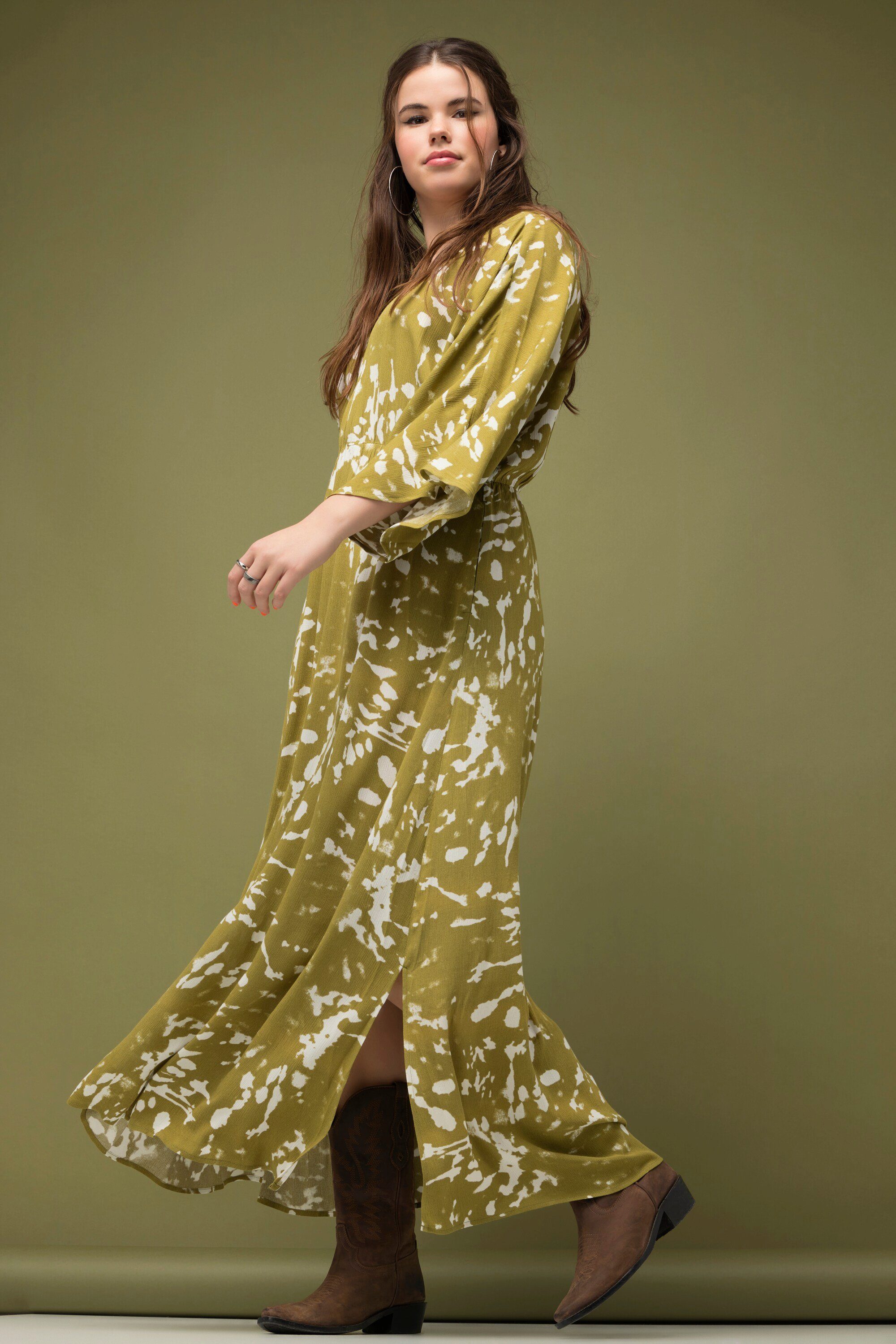 Studio Untold Maxikleid Maxikleid A-Line Batikprint V-Ausschnitt